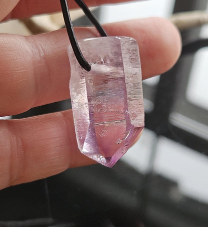 Traumhafter Amethyst Kristall Spitze Vera Cruz Rohstein Healing Crystal mit yin code, Heilkristall , gebohrt an verstellbarem Lederband