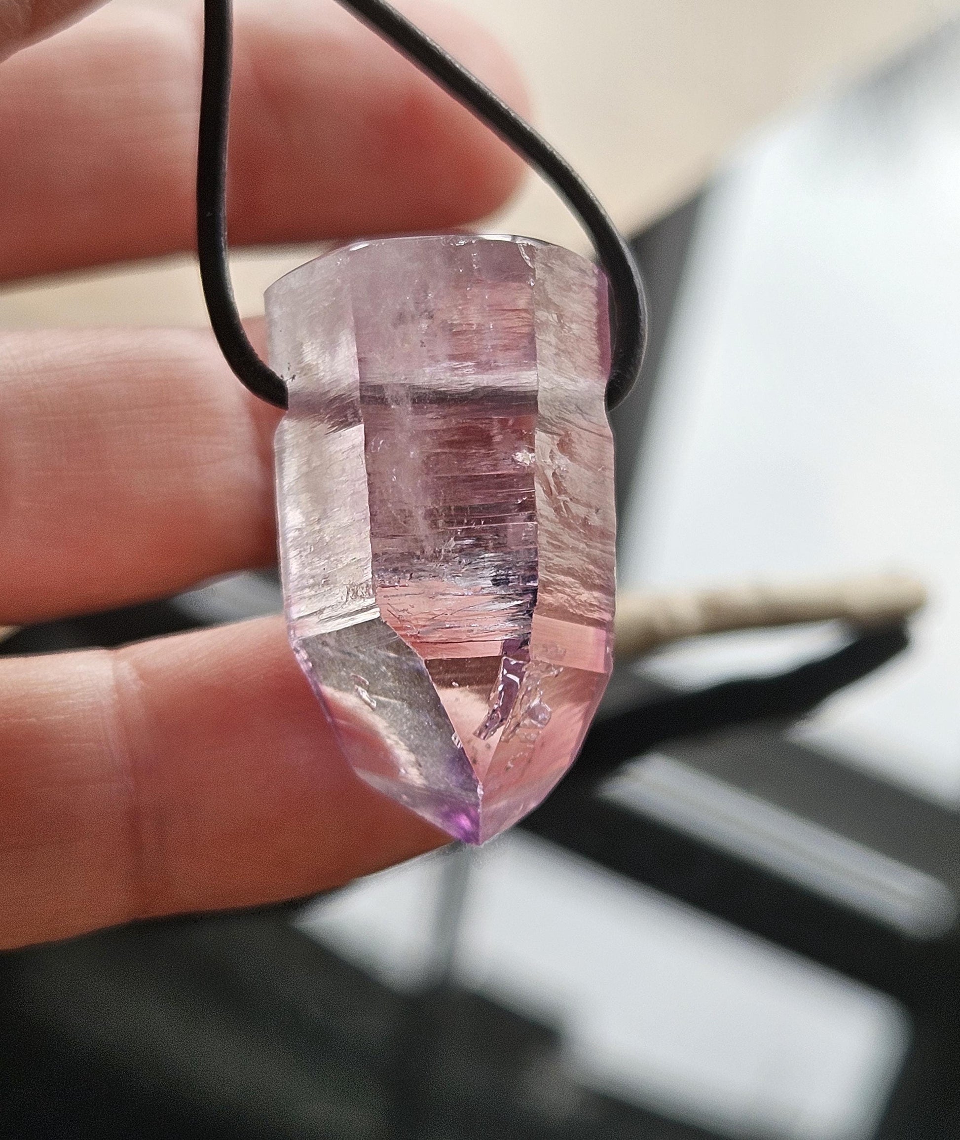 Traumhafter Amethyst Kristall Spitze Vera Cruz Rohstein Healing Crystal mit yin code, Heilkristall , gebohrt an verstellbarem Lederband