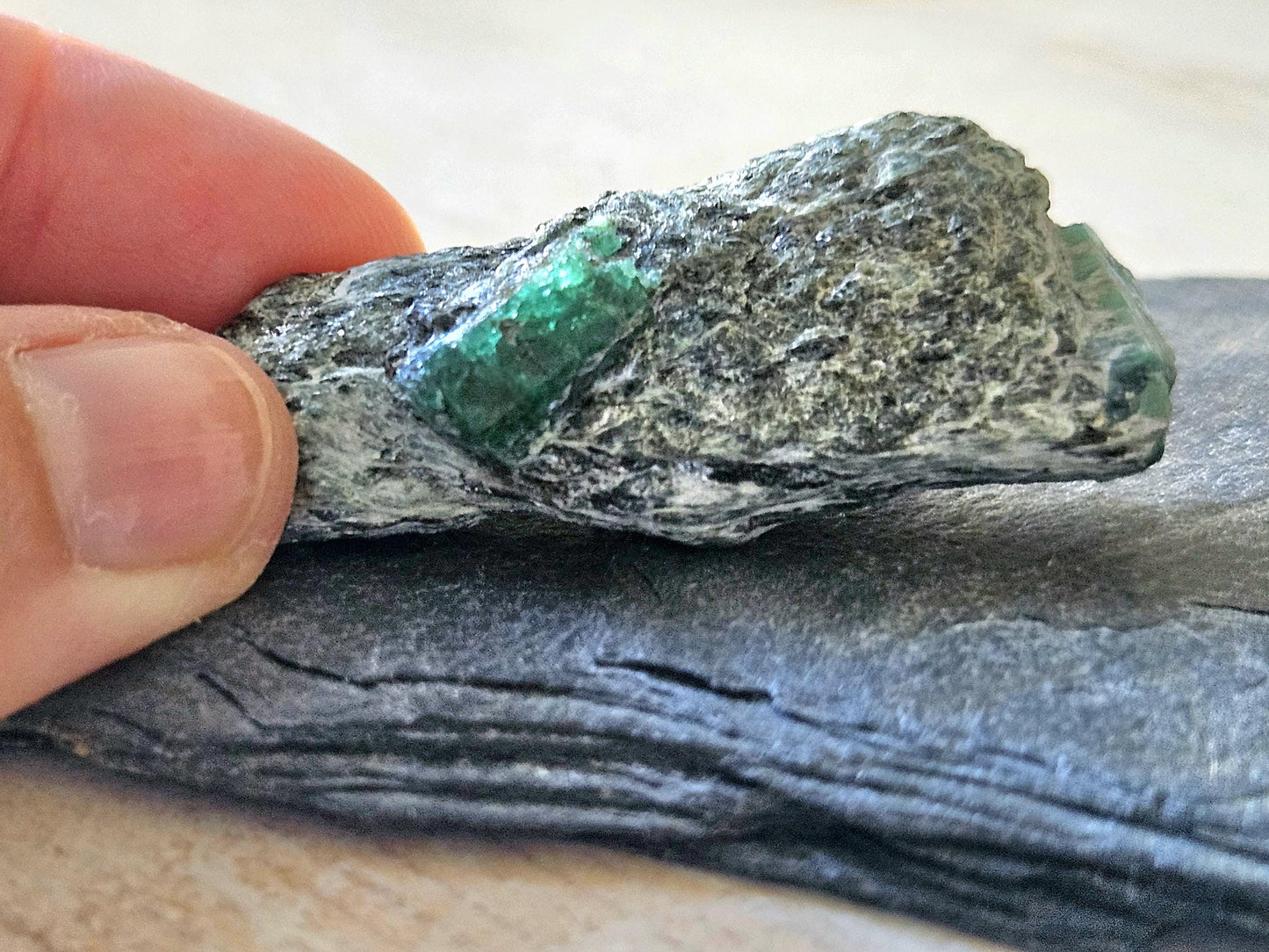 Smaragd Smaragde in Glimmer Aktinolithschiefer aus dem Habachtal Österreich