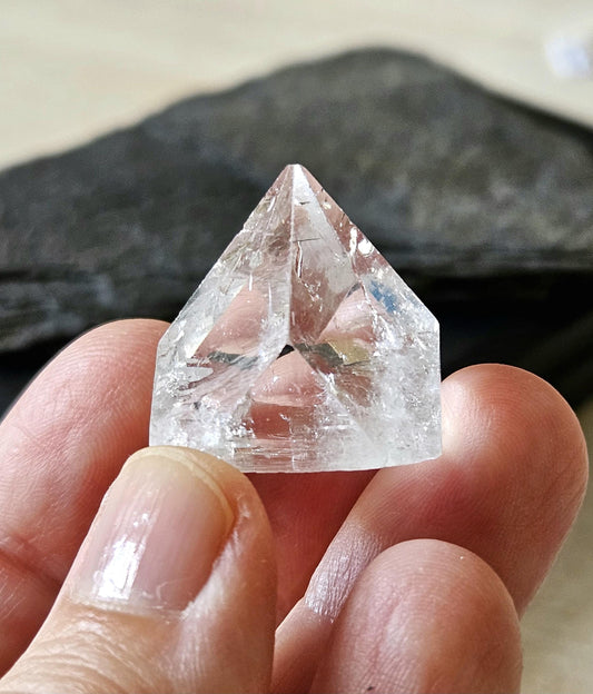Wunderschöner Apophyllit Apophyllite Kristall Spitze Rohstein 24 x 25 x 24 mm