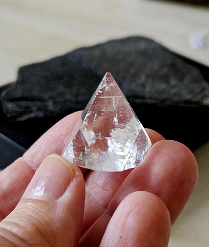 Wunderschöner Apophyllit Apophyllite Kristall Spitze Rohstein 24 x 25 x 24 mm