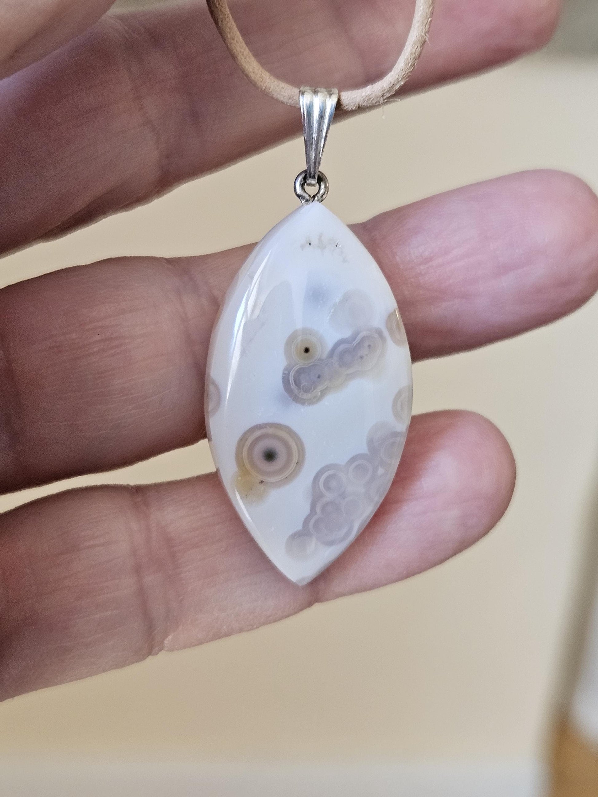 Hübscher Ozean Jaspis, Ocean Jasper, Anhänger an 925er SilberÖse, an verstellbarem Lederband