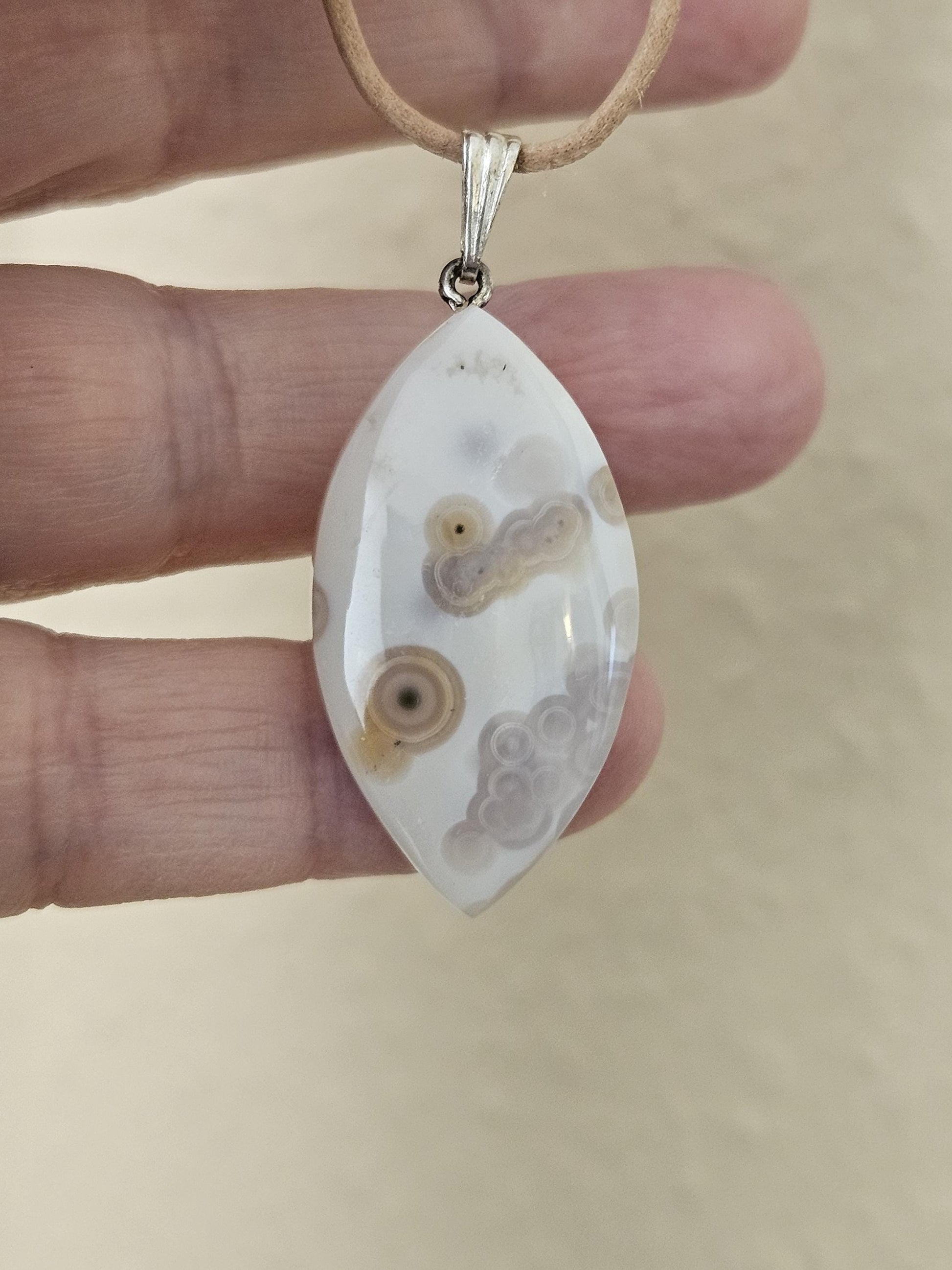 Hübscher Ozean Jaspis, Ocean Jasper, Anhänger an 925er SilberÖse, an verstellbarem Lederband