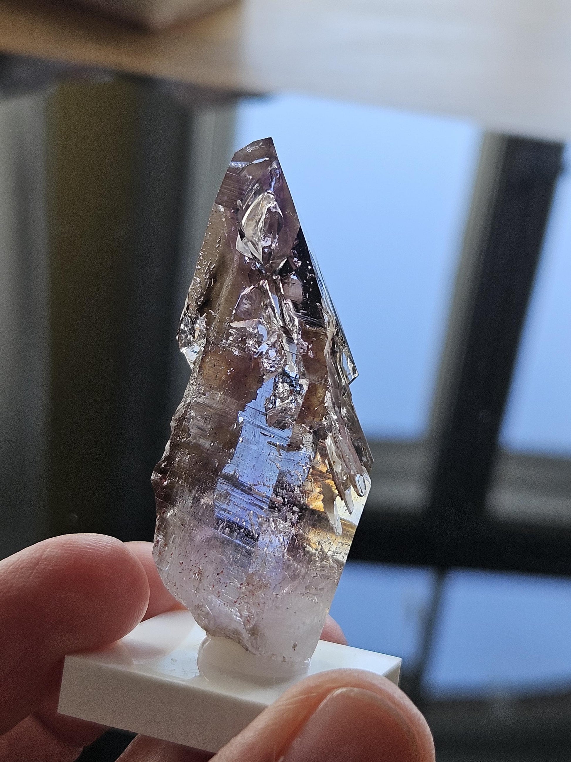 Fensterquartz Goboboseb Amethyst Rauchquarz Phantomquarz Kristall Spitze aus Namibia mit Einschlüssen, Sammlerstein
