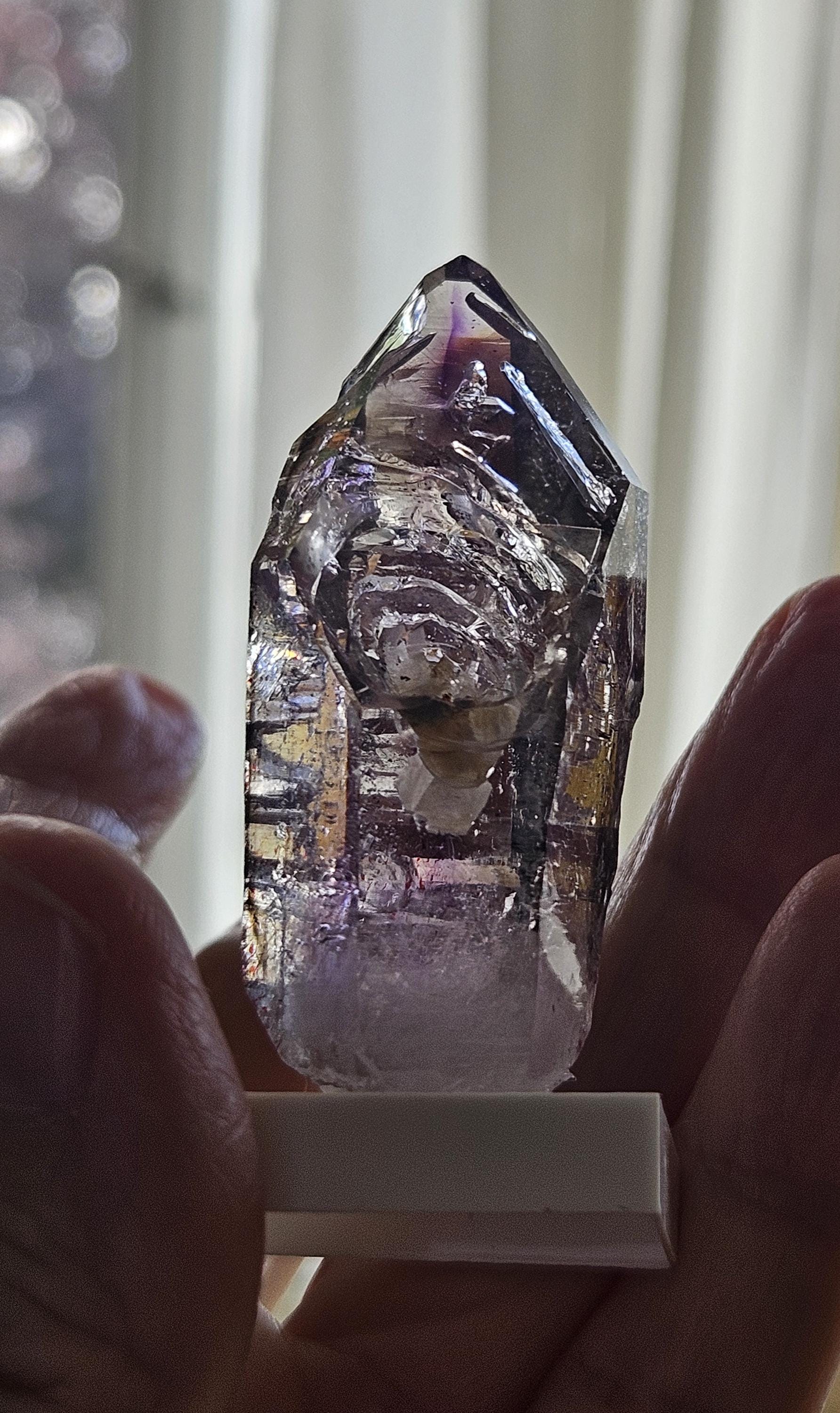 Fensterquartz Goboboseb Amethyst Rauchquarz Phantomquarz Kristall Spitze aus Namibia mit Einschlüssen, Sammlerstein