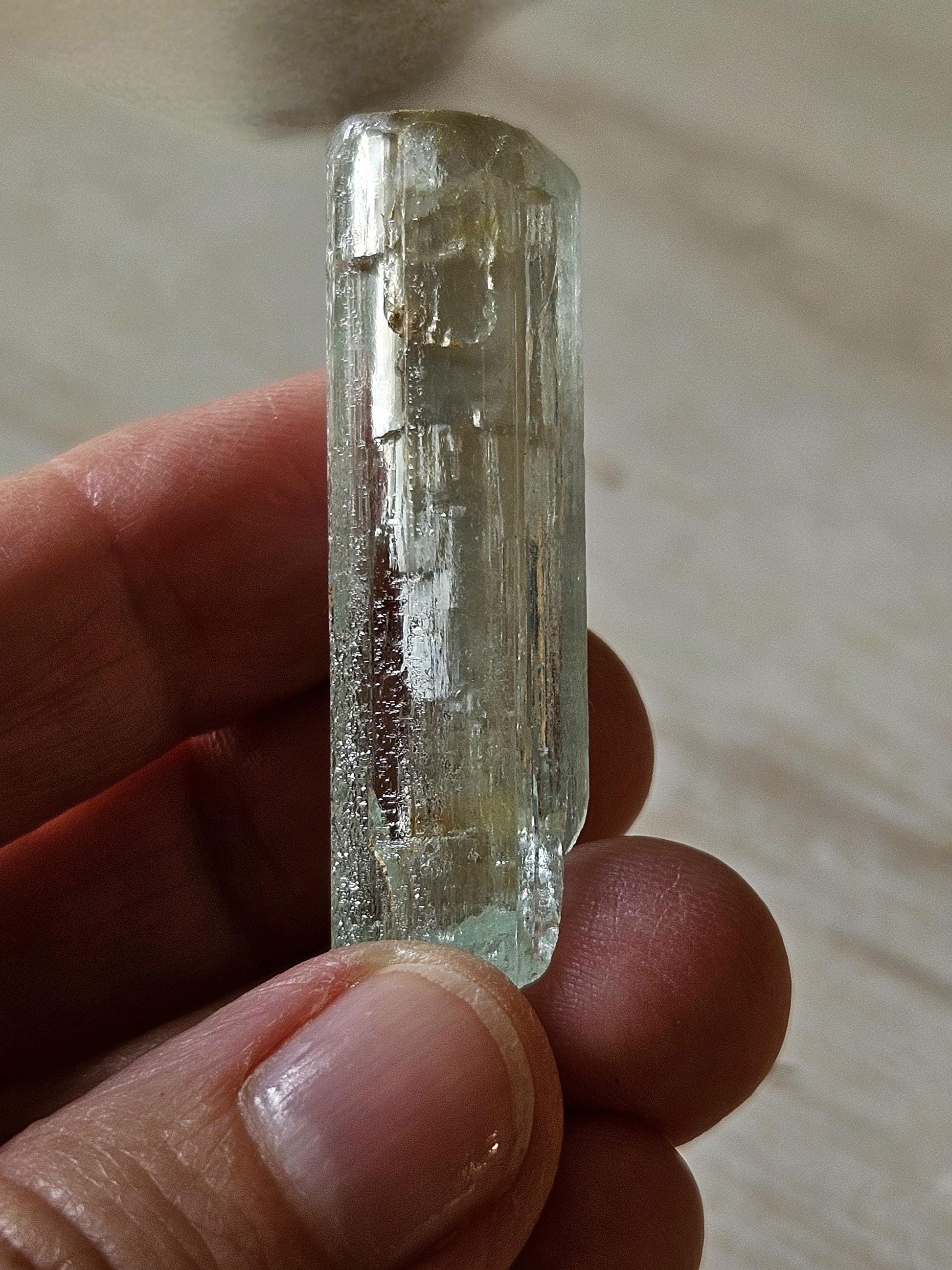 Absolute Rarität!! Aquamarin Goshenit Rohstein Stäbchen, hohl, skelettiert, mit bambusartigem Wuchs von einer Kaolinstruktur. Ganz toll !