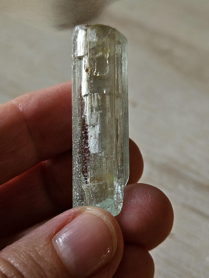 Absolute Rarität!! Aquamarin Goshenit Rohstein Stäbchen, hohl, skelettiert, mit bambusartigem Wuchs von einer Kaolinstruktur. Ganz toll !