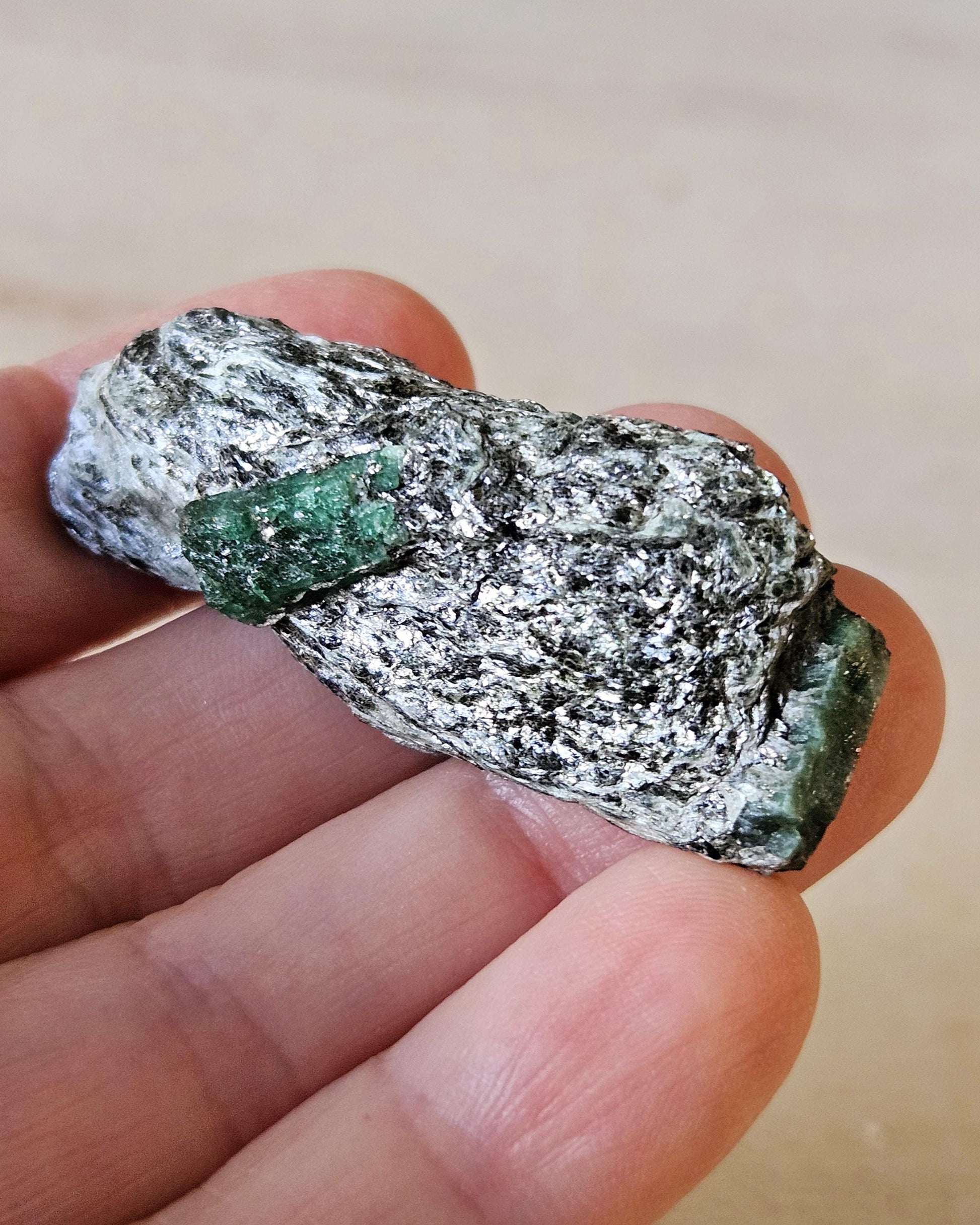 Smaragd Smaragde in Glimmer Aktinolithschiefer aus dem Habachtal Österreich
