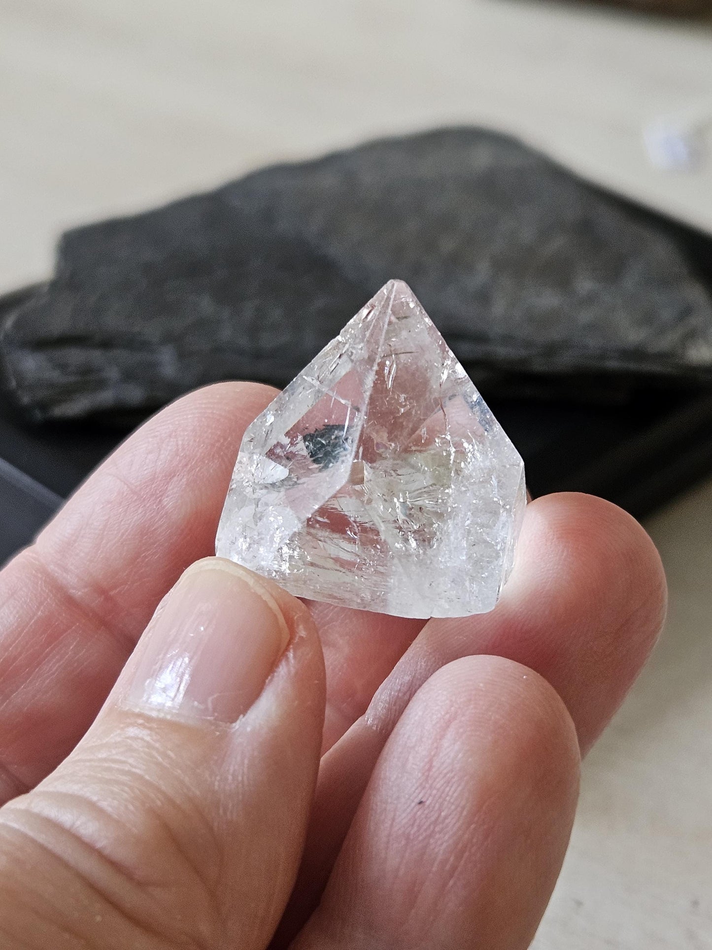 Wunderschöner Apophyllit Apophyllite Kristall Spitze Rohstein 24 x 25 x 24 mm