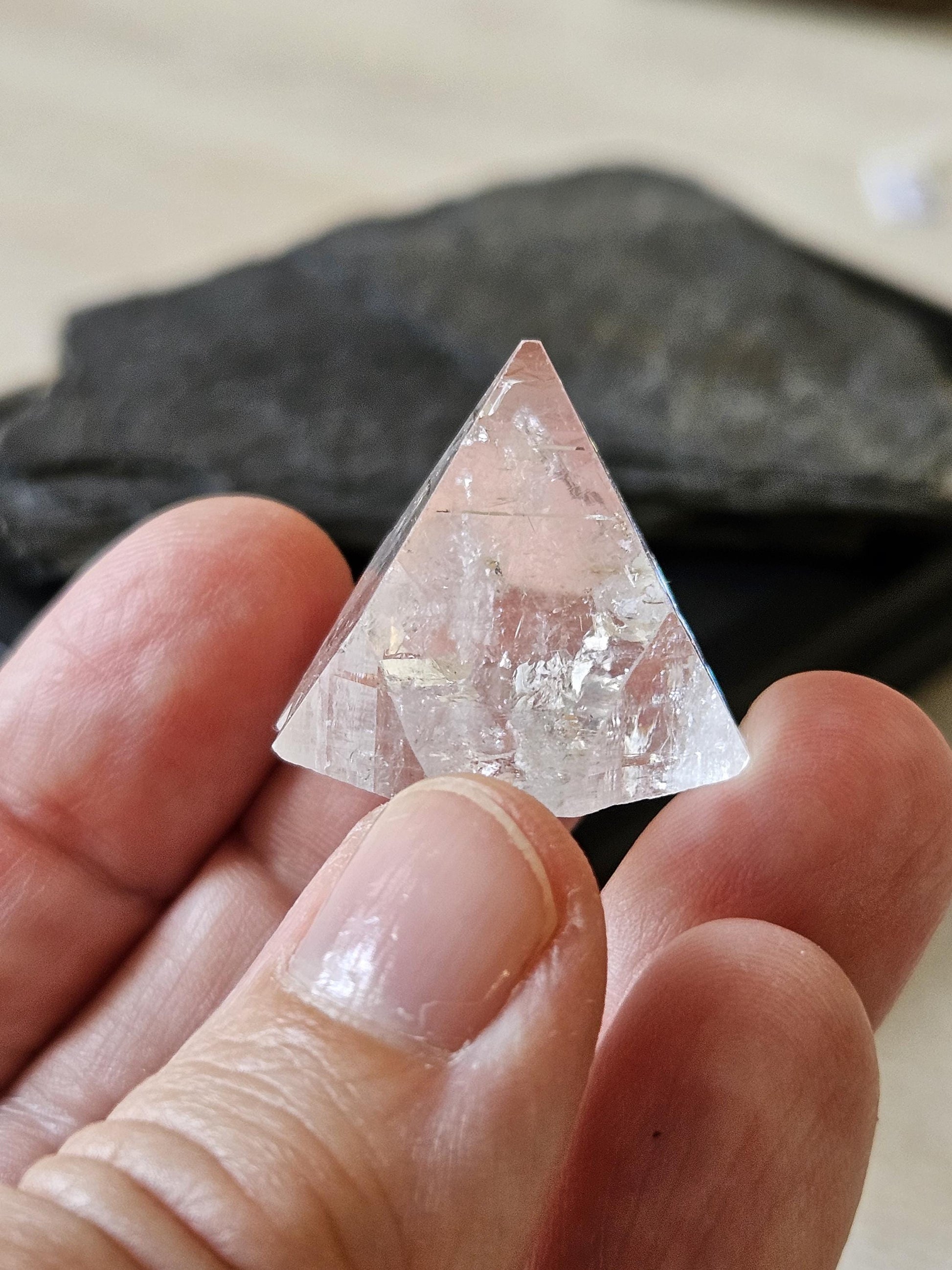 Wunderschöner Apophyllit Apophyllite Kristall Spitze Rohstein 24 x 25 x 24 mm