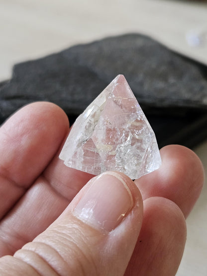 Wunderschöner Apophyllit Apophyllite Kristall Spitze Rohstein 24 x 25 x 24 mm