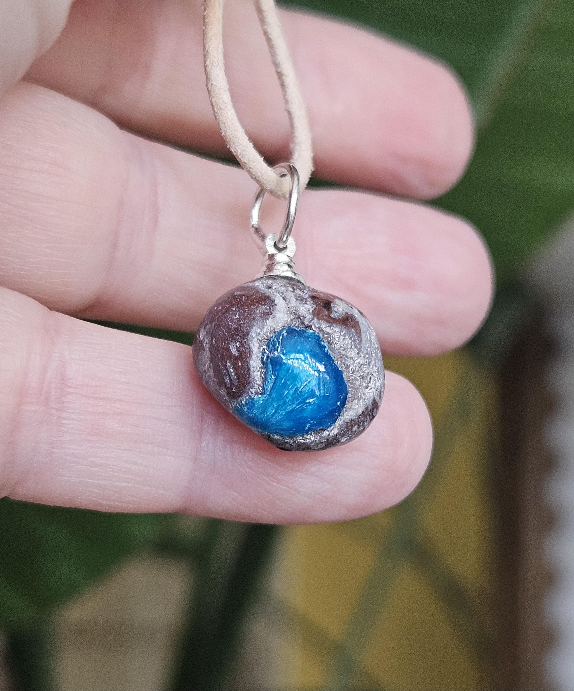 Rarität Cavansit, Cavansite aus Neuseeland, Anhänger an 925erSilberÖse, an verstellbarem Lederband