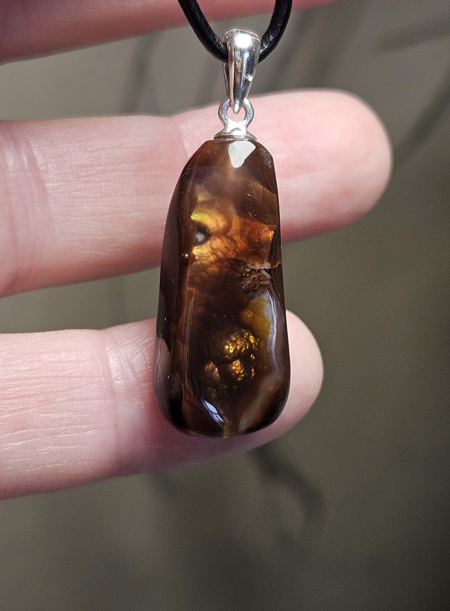 Mexikanischer Feuerachat Feuer Achat Anhänger, an 925er Silberöse, an verstellbarem Lederband