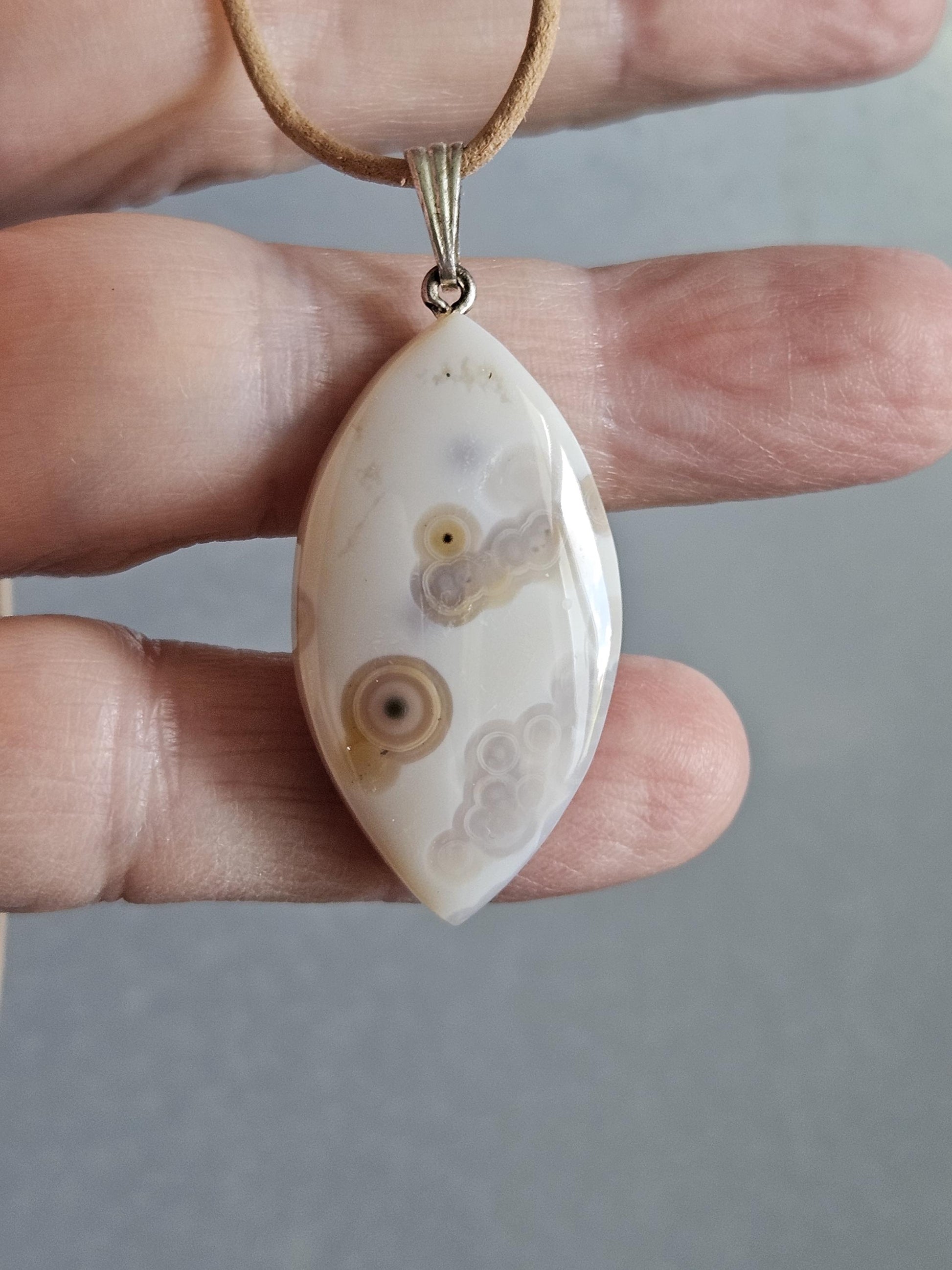 Hübscher Ozean Jaspis, Ocean Jasper, Anhänger an 925er SilberÖse, an verstellbarem Lederband