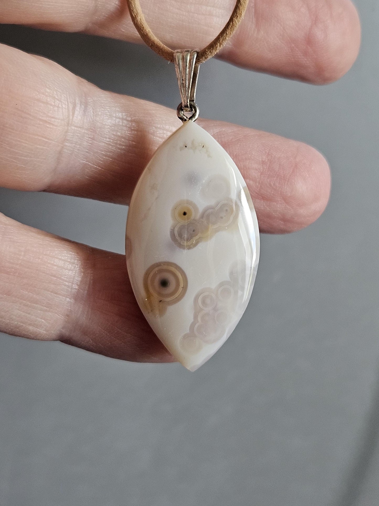 Hübscher Ozean Jaspis, Ocean Jasper, Anhänger an 925er SilberÖse, an verstellbarem Lederband