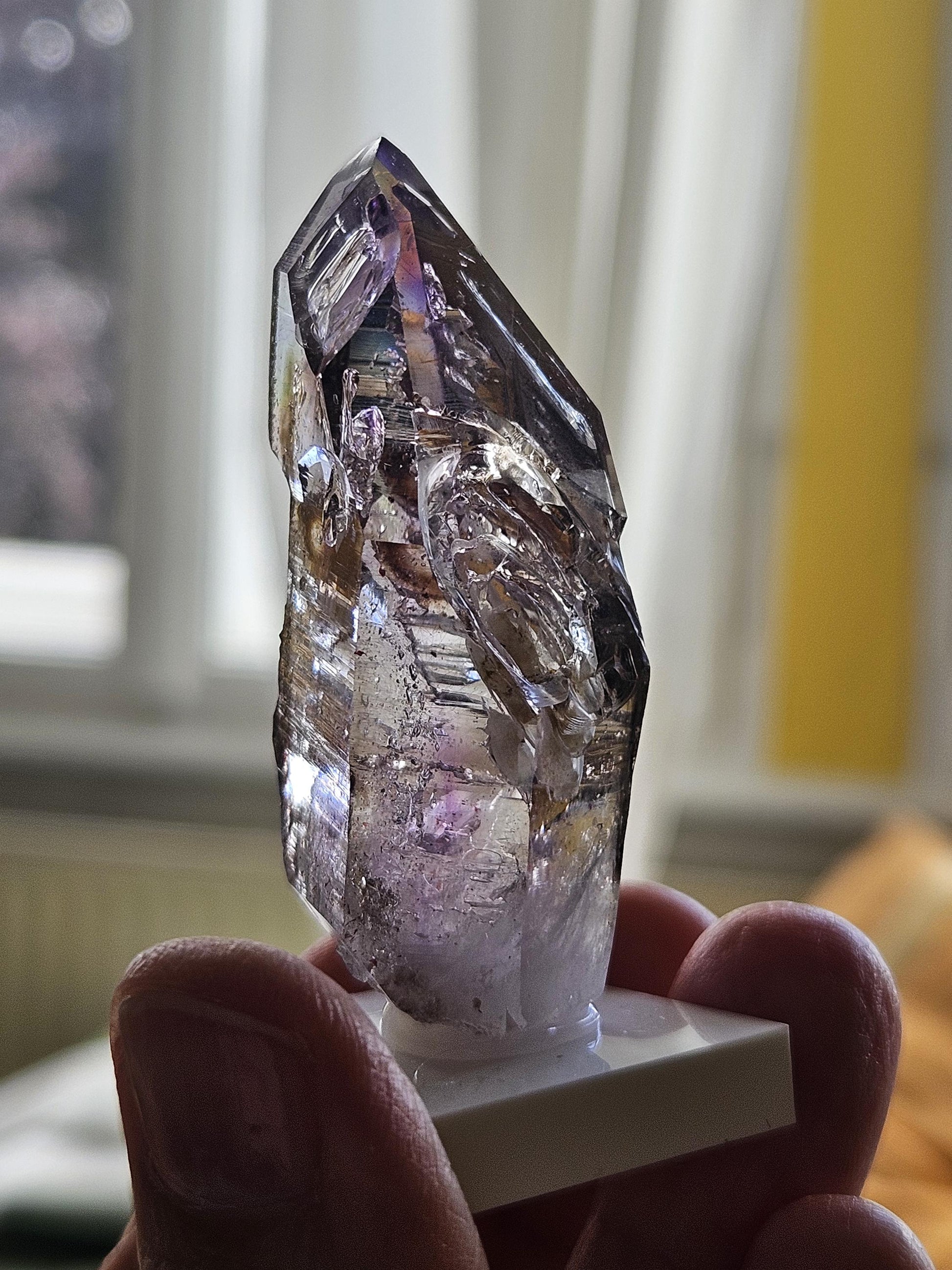 Fensterquartz Goboboseb Amethyst Rauchquarz Phantomquarz Kristall Spitze aus Namibia mit Einschlüssen, Sammlerstein