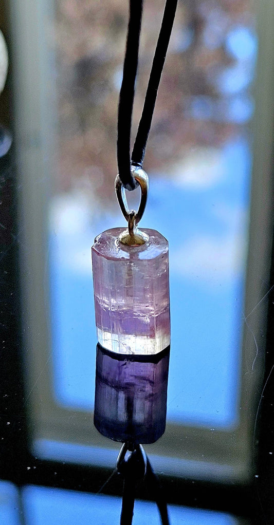 Turmalin rosa Rubellit Kristall Anhänger, Rohstein Stäbchen, an 925er Silberöse, an verstellbarem Lederband
