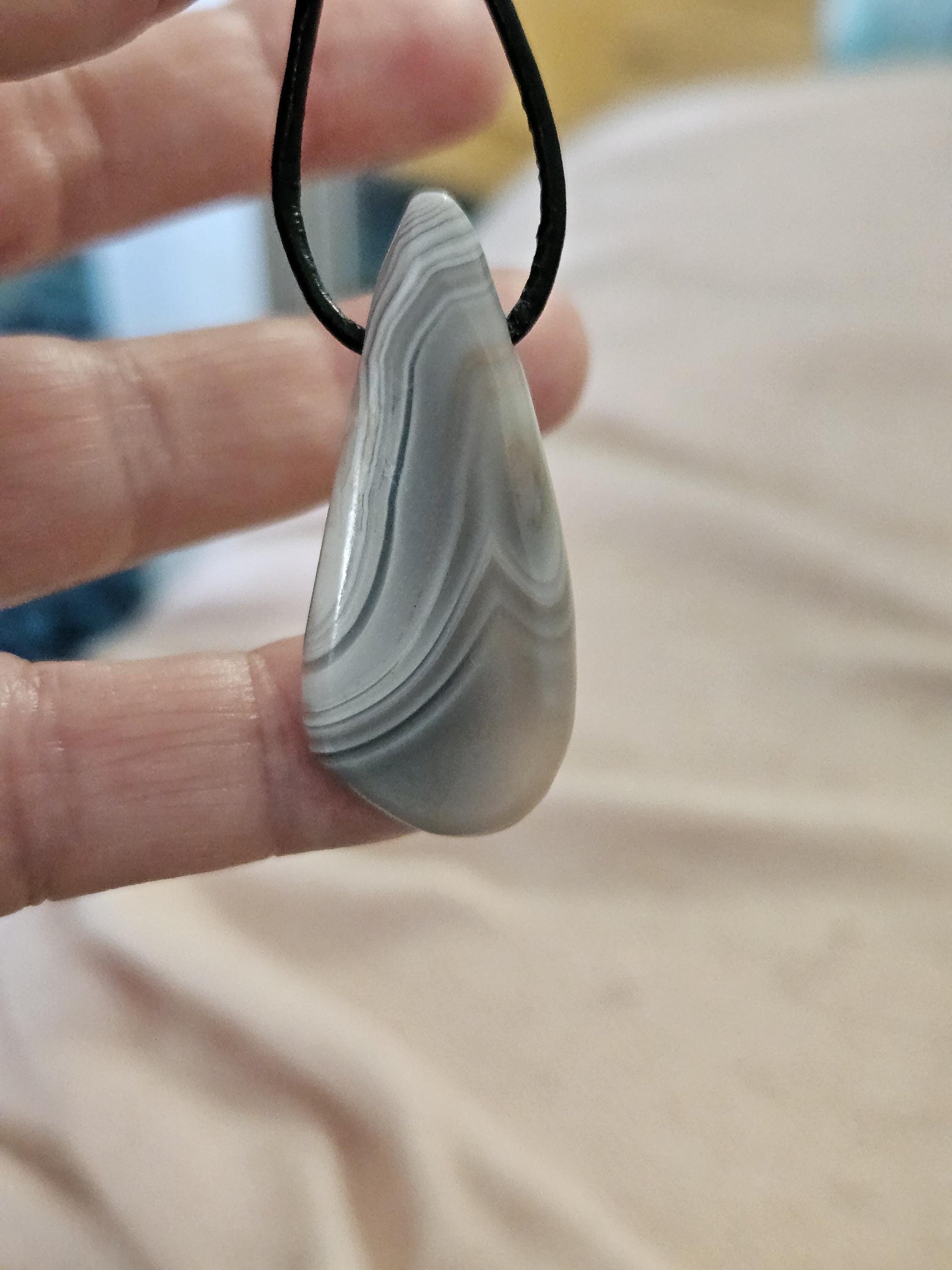 Botswana Achat, Crazy Lace Achat Anhänger 40 x 18 x 6 mm, gebohrt, an verstellbarem Lederband