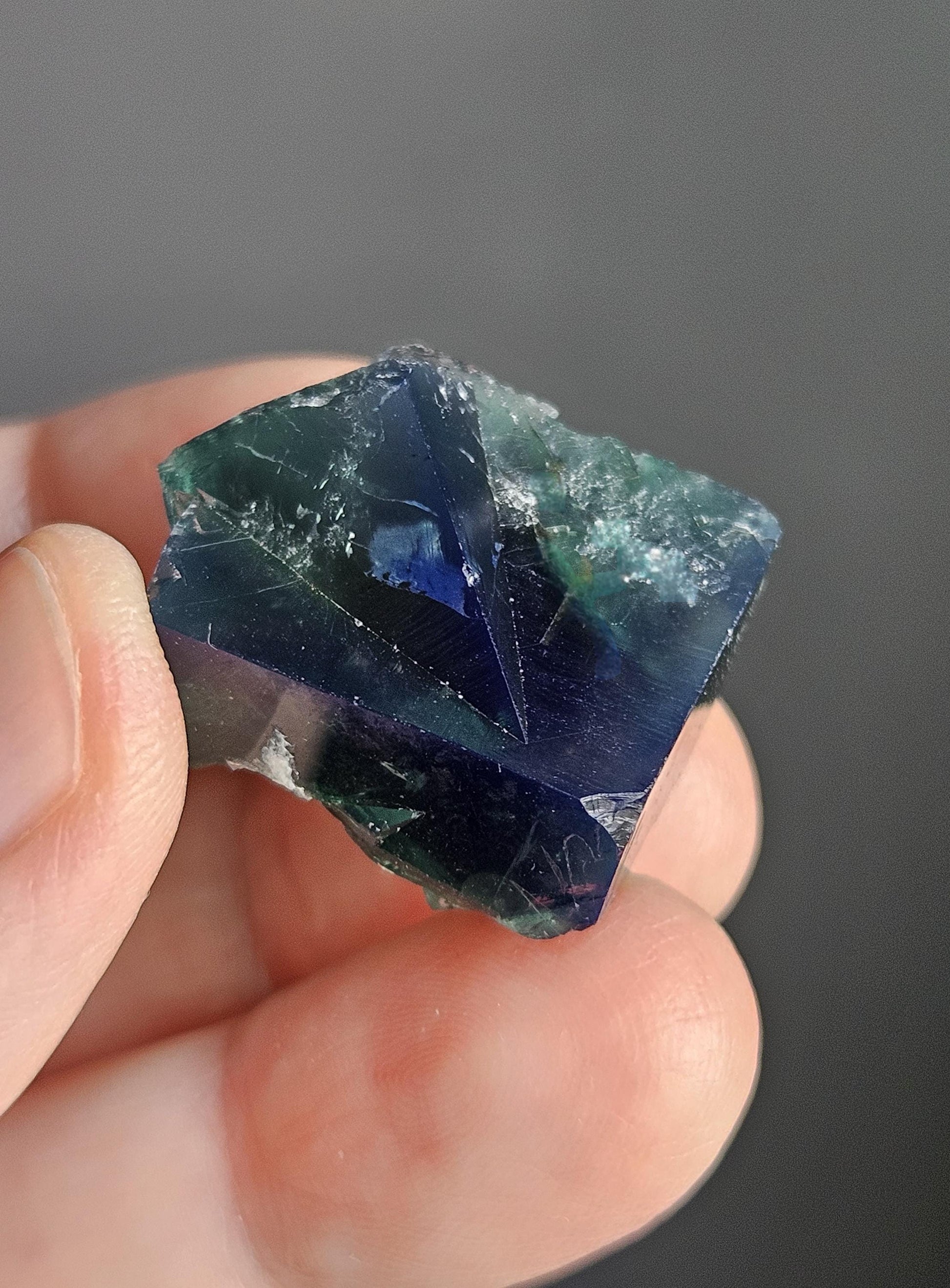 Fluorit blau grün Tageslichtfluoreszenz Sammlerstein Heilstein, 30 x 28 x 22 mm, Estgate Durham Großbritannien