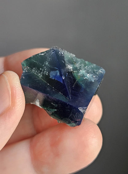 Fluorit blau grün Tageslichtfluoreszenz Sammlerstein Heilstein, 30 x 28 x 22 mm, Estgate Durham Großbritannien