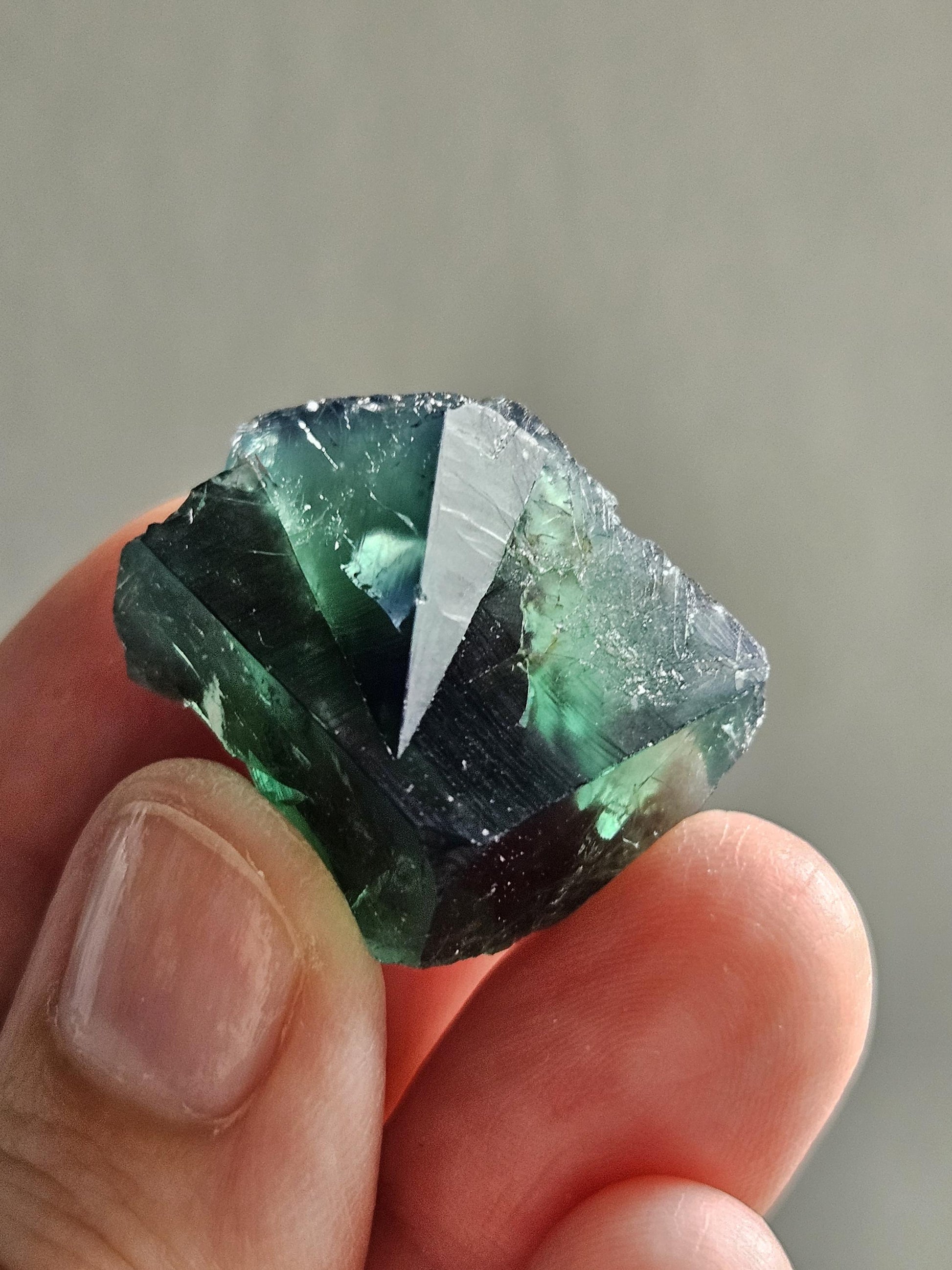 Fluorit blau grün Tageslichtfluoreszenz Sammlerstein Heilstein, 30 x 28 x 22 mm, Estgate Durham Großbritannien