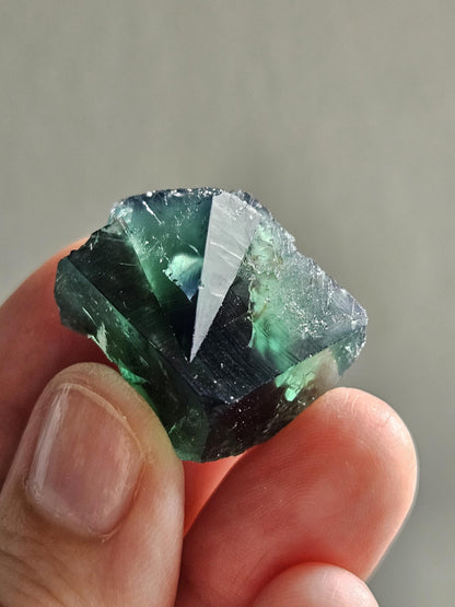 Fluorit blau grün Tageslichtfluoreszenz Sammlerstein Heilstein, 30 x 28 x 22 mm, Estgate Durham Großbritannien