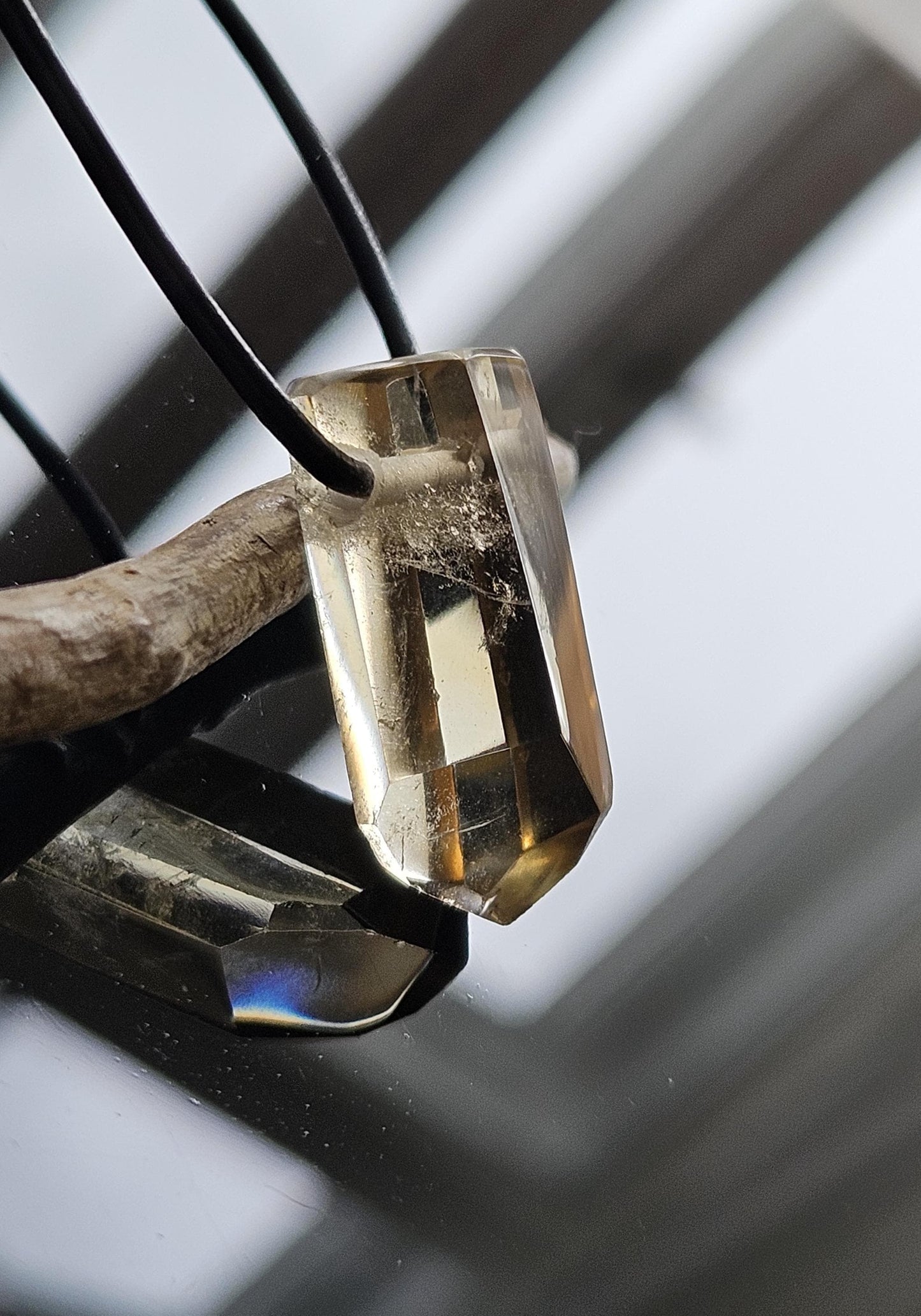 Citrin Kristall unbehandelt ungebrannt Citrin Spitze, 28 x 15 x 10 mm, gebohrt, an verstellbarem Lederband