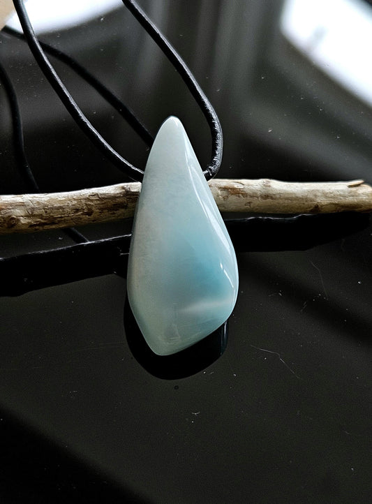 Feiner Larimar, Atlantis Stein Anhänger, 32 x 17 x 7 mm, gebohrt, Larimar Anhänger, gebohrt, an verstellbarem Lederband