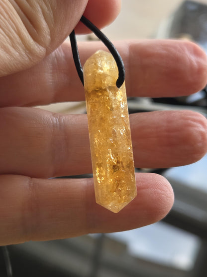 Citrin Kristall Spitze, Doppelender, golden healer, Anhänger, 43 x 12 x 12 mm, gebohrt, an verstellbarem Lederband