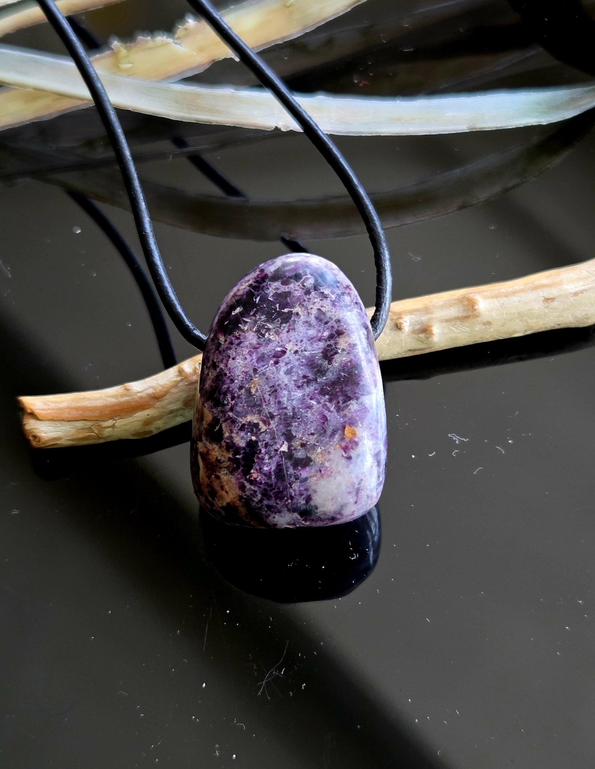 Fluorit Opal Tiffany Stone Anhänger, 28 x 19 x 14 , gebohrt, an verstellbarem Lederband