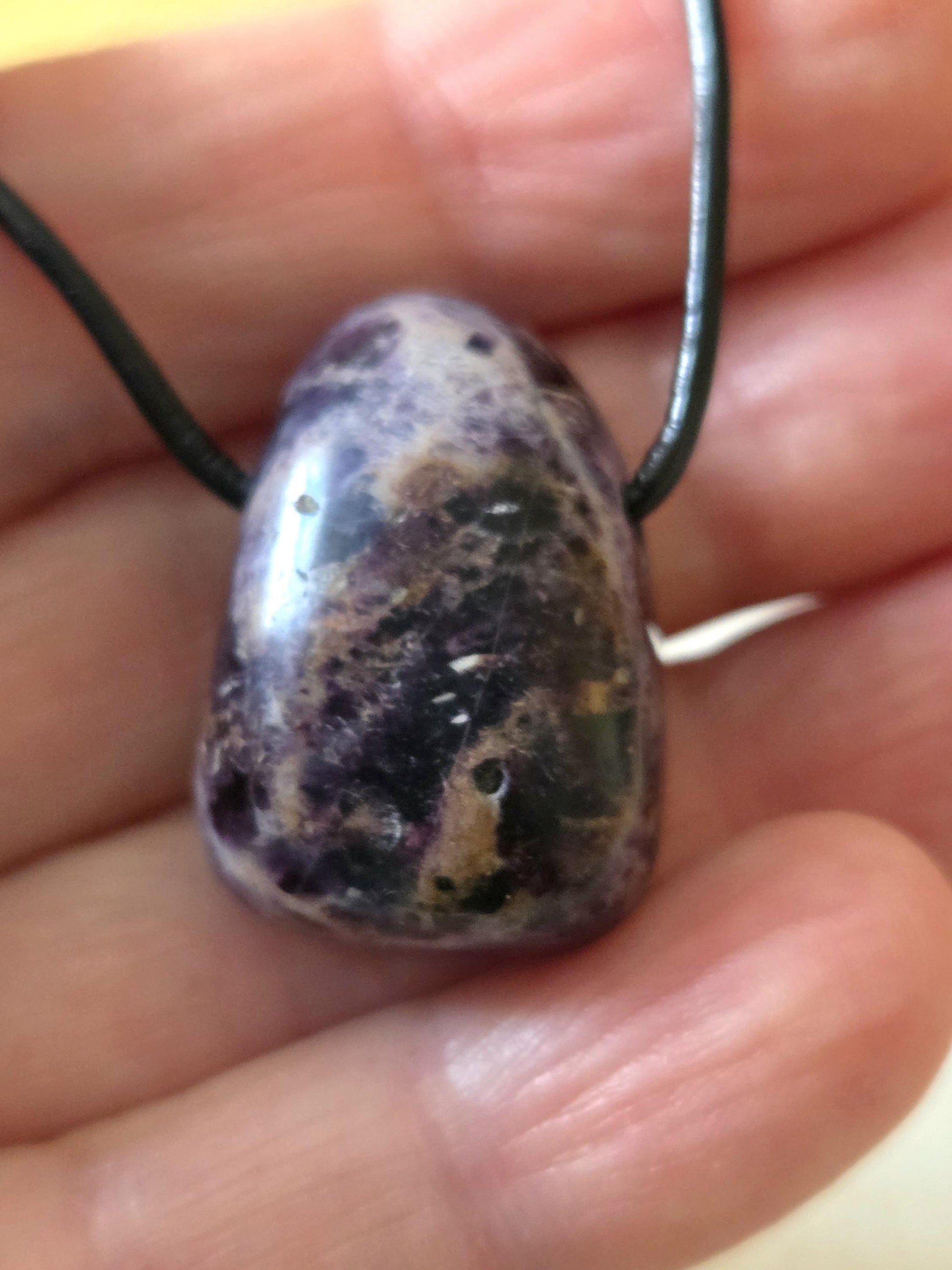 Fluorit Opal Tiffany Stone Anhänger, 28 x 19 x 14 , gebohrt, an verstellbarem Lederband