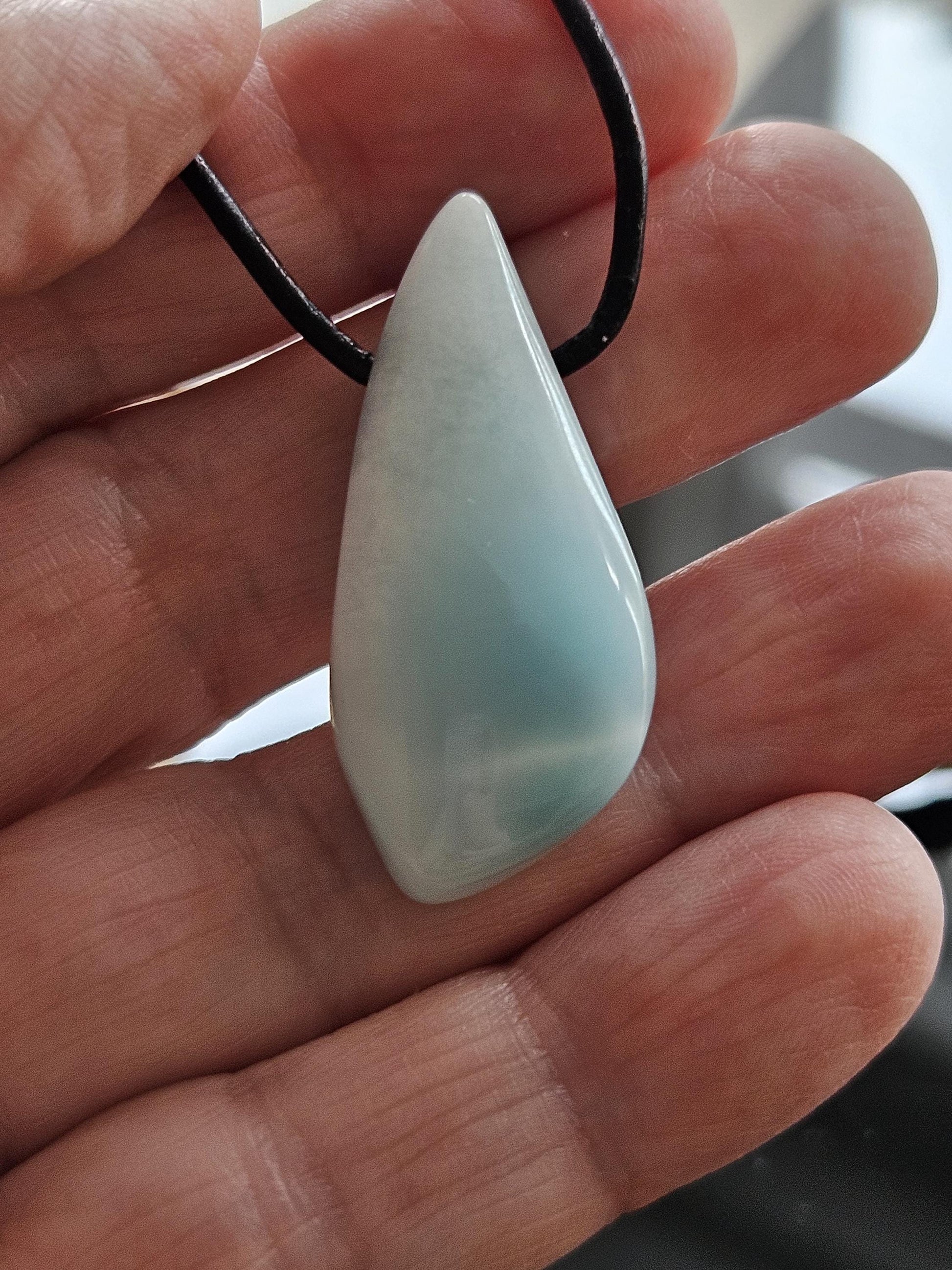Feiner Larimar, Atlantis Stein Anhänger, 32 x 17 x 7 mm, gebohrt, Larimar Anhänger, gebohrt, an verstellbarem Lederband