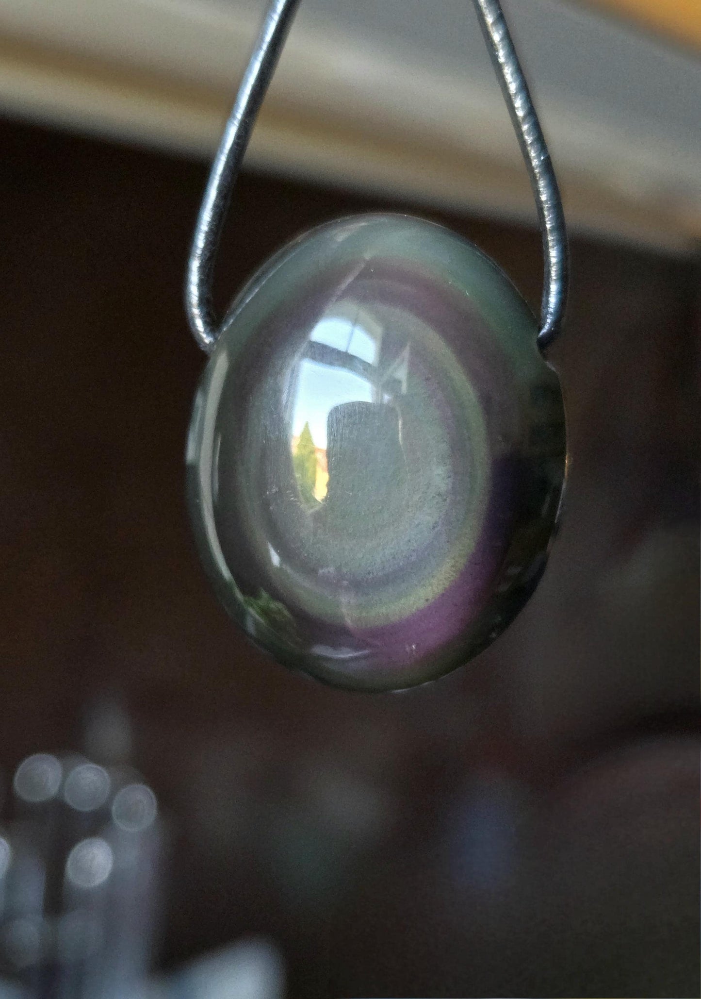 Beidseitiger Regenbogenobsidian Regenbogen Obsidian Himmelsauge 30 x 25 x 14 mm, Anhänger, gebohrt, an verstellbarem Lederband