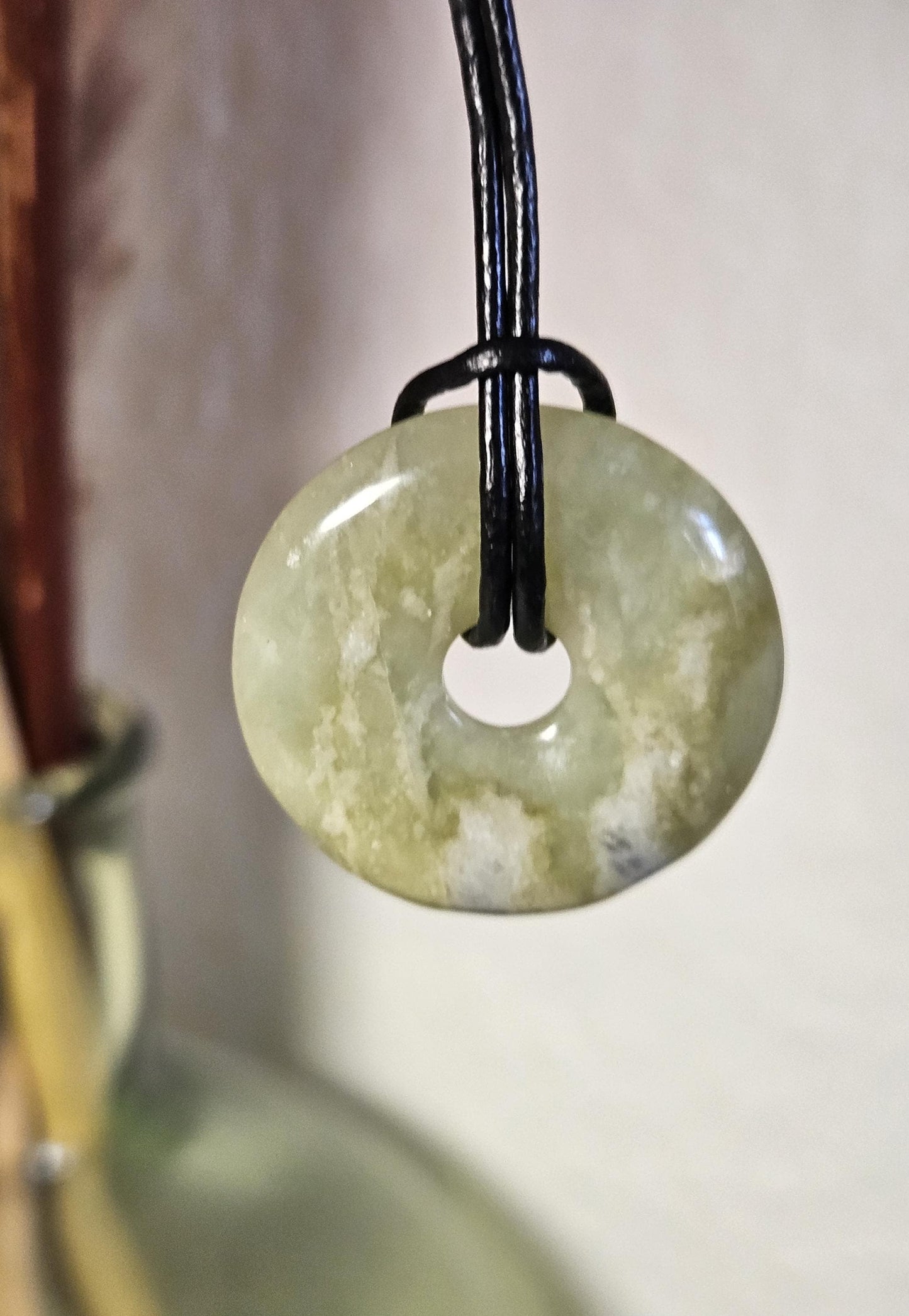 Echte Jade Burma Jade China Jade, Anhänger, Donut, 30 x 5 mm, an verstellbarem Lederband