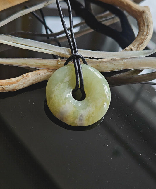 Echte Jade Burma Jade China Jade, Anhänger, Donut, 30 x 5 mm, an verstellbarem Lederband