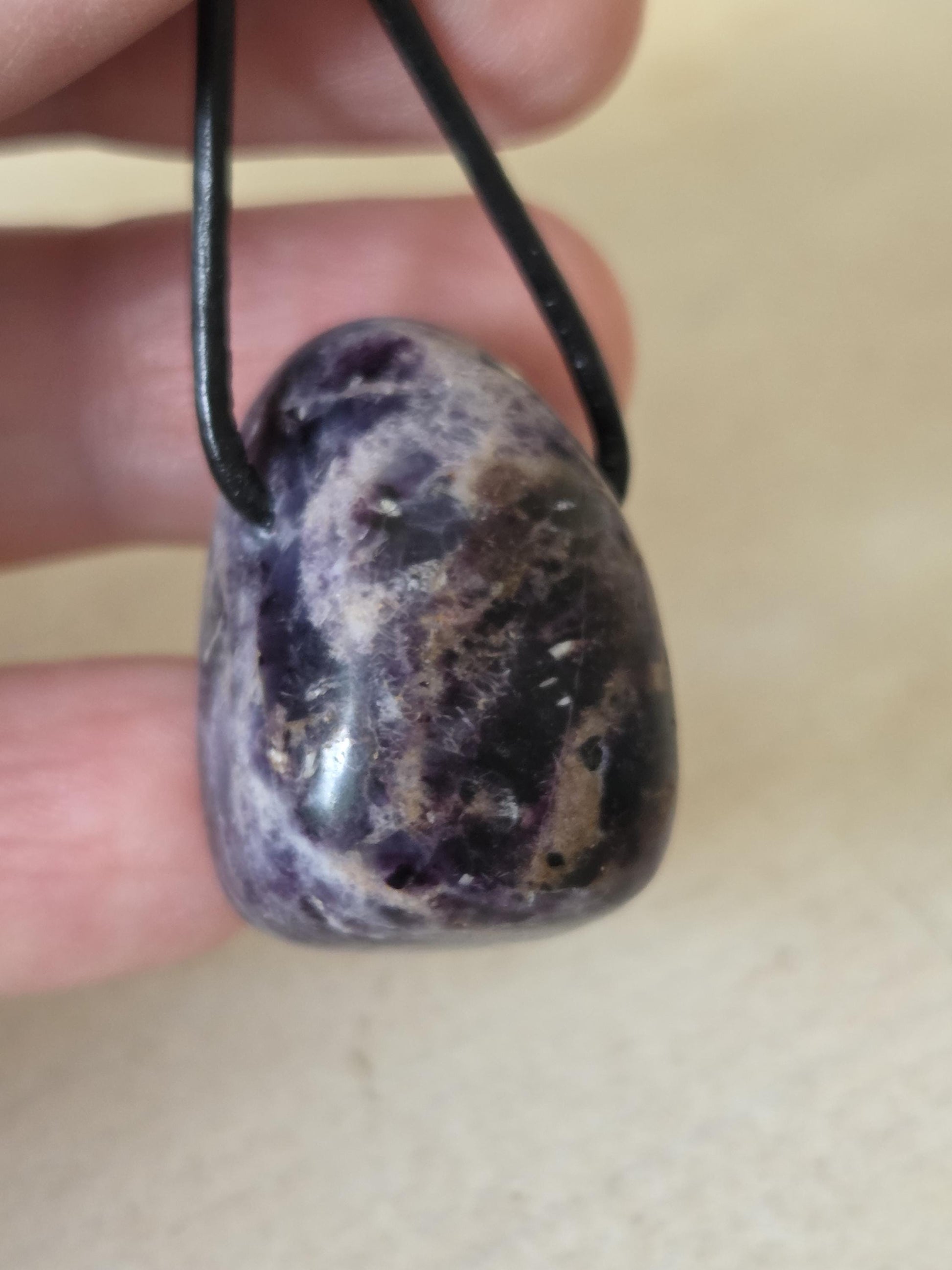 Fluorit Opal Tiffany Stone Anhänger, 28 x 19 x 14 , gebohrt, an verstellbarem Lederband