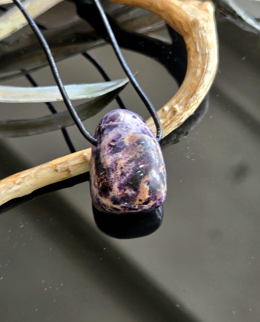 Fluorit Opal Tiffany Stone Anhänger, 28 x 19 x 14 , gebohrt, an verstellbarem Lederband