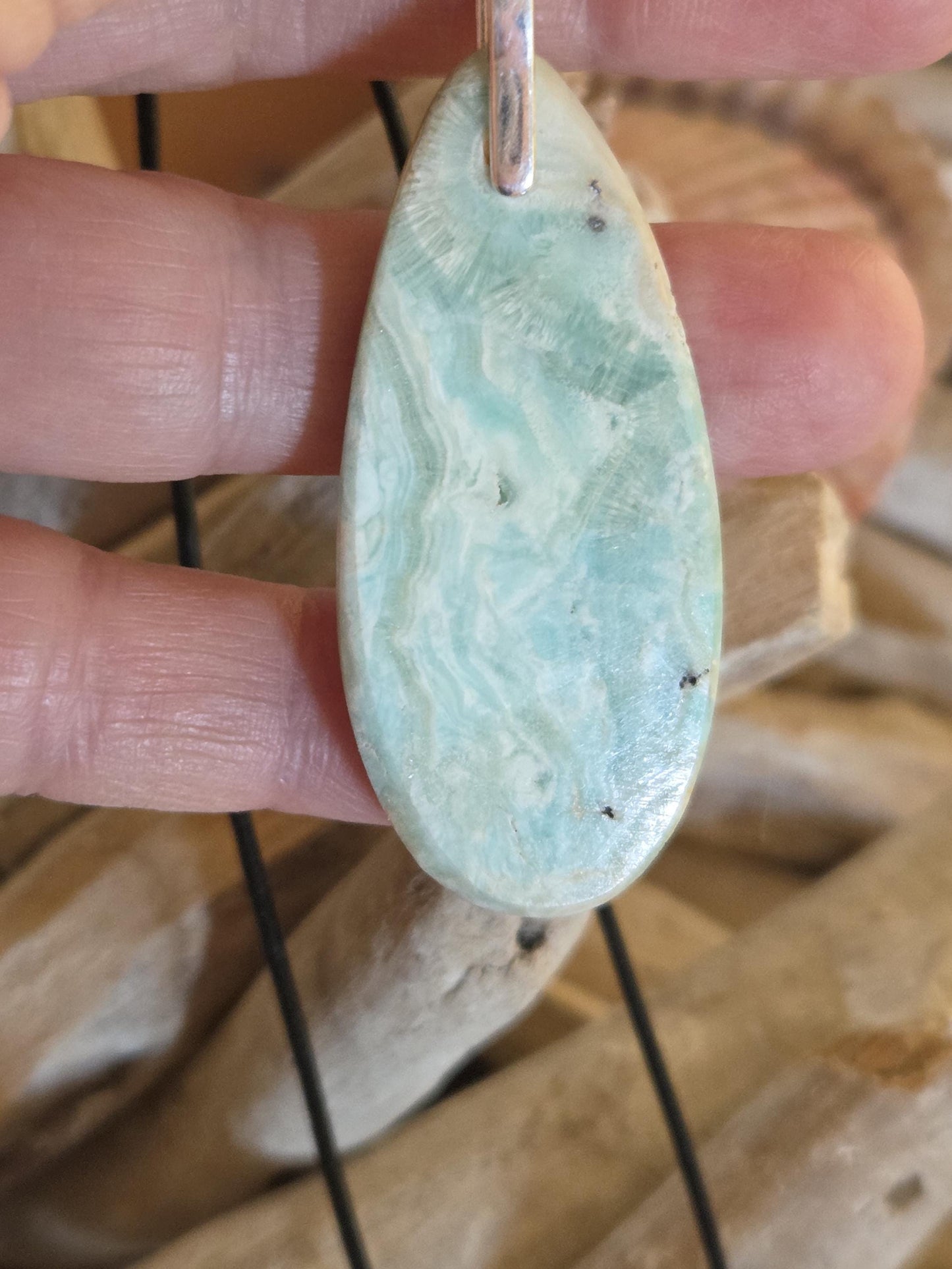 Traumhafter Aragonit blau Anhänger, an 925erSilberÖse, an verstellbarem Lederband