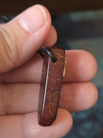 Mopane Holz mit Boulder Opal, Yowah Nuss Opal Holz Anhänger, 35 x 14 x 12 mm, gebohrt, an Lederband