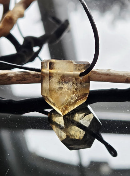 Citrin Kristall unbehandelt ungebrannt Citrin Spitze Anhänger, 21 x 17 x 20 mm, gebohrt an verstellbarem Lederband citrine untreated pendant