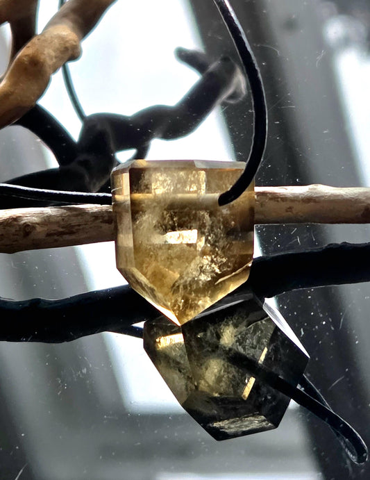 Citrin Kristall unbehandelt ungebrannt Citrin Spitze Anhänger, 21 x 17 x 20 mm, gebohrt an verstellbarem Lederband citrine untreated pendant