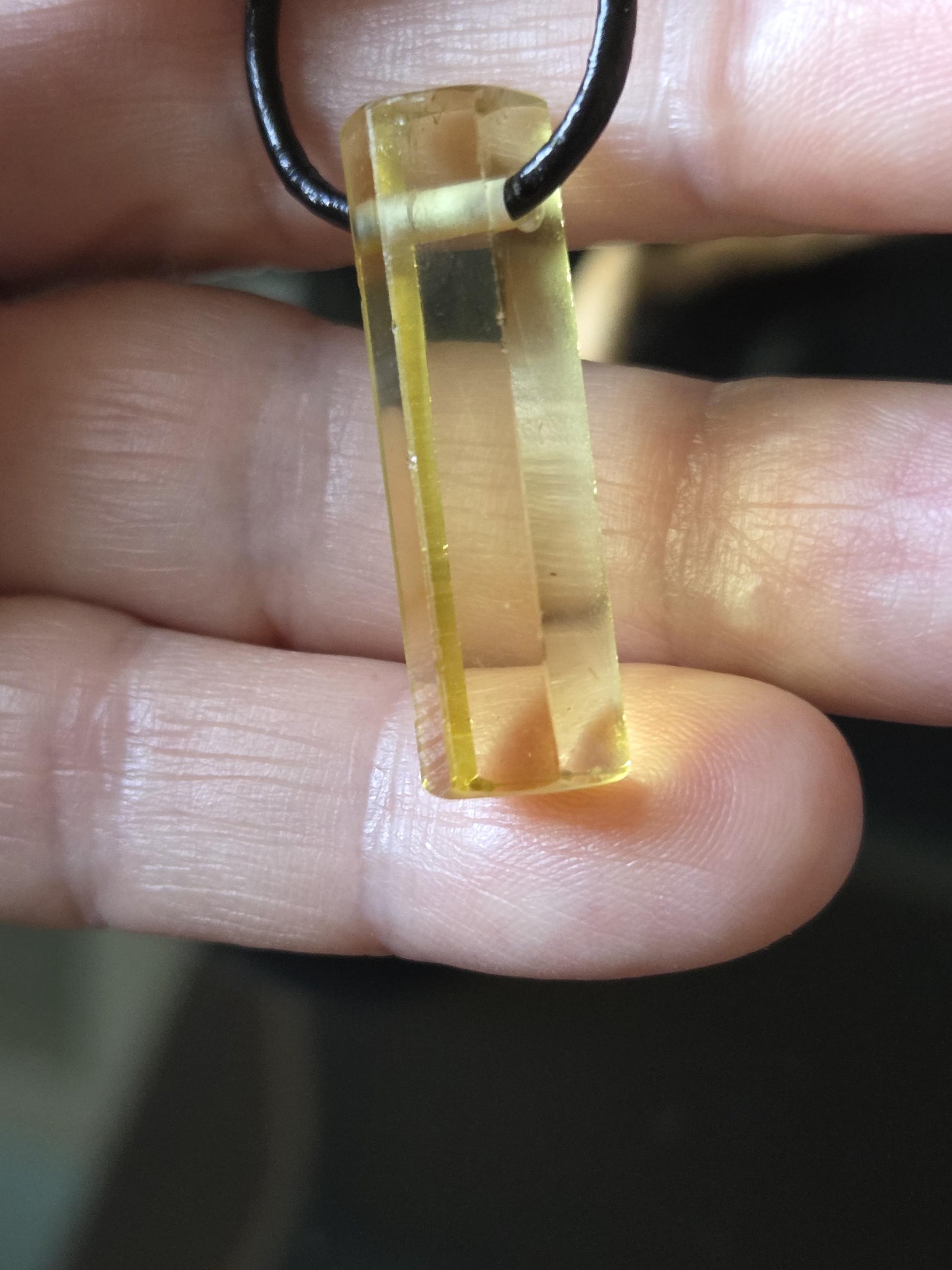 Seltener AAA Goldberyll Gold Beryll gelb Heliodor Kristall Stäbchen, Anhänger, 31 x 9 x 9 mm, gebohrt, an verstellbarem Lederband