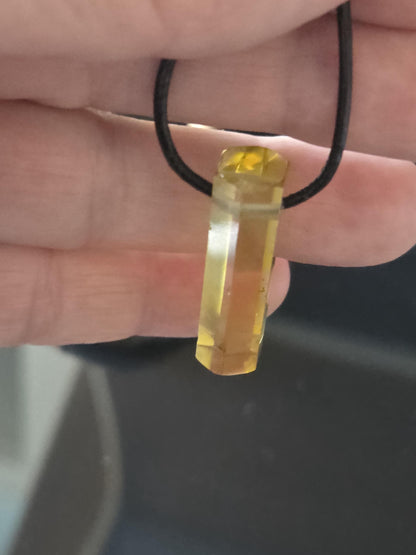 Seltener AAA Goldberyll Gold Beryll gelb Heliodor Kristall Stäbchen, Anhänger, 31 x 9 x 9 mm, gebohrt, an verstellbarem Lederband
