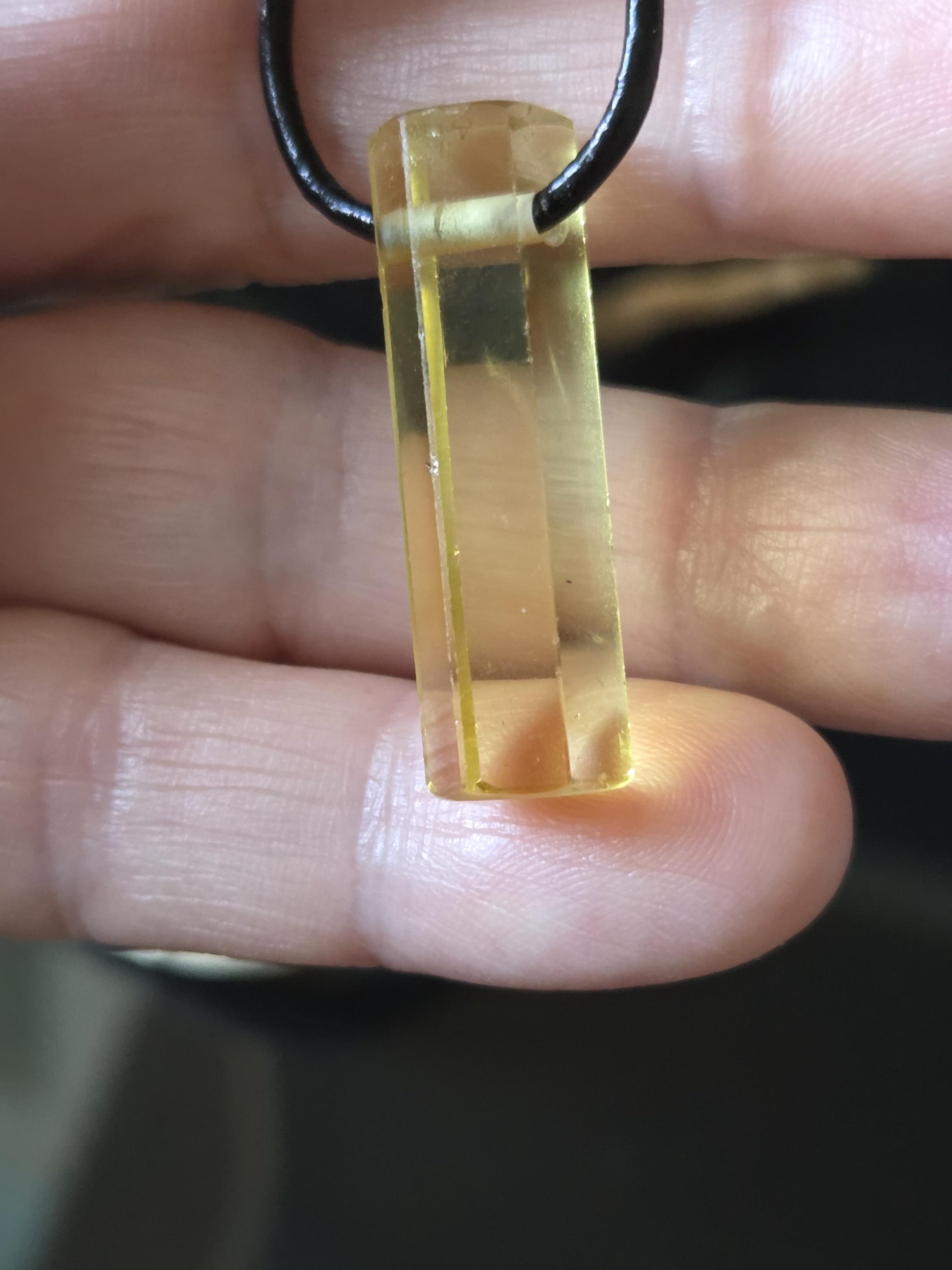 Seltener AAA Goldberyll Gold Beryll gelb Heliodor Kristall Stäbchen, Anhänger, 31 x 9 x 9 mm, gebohrt, an verstellbarem Lederband