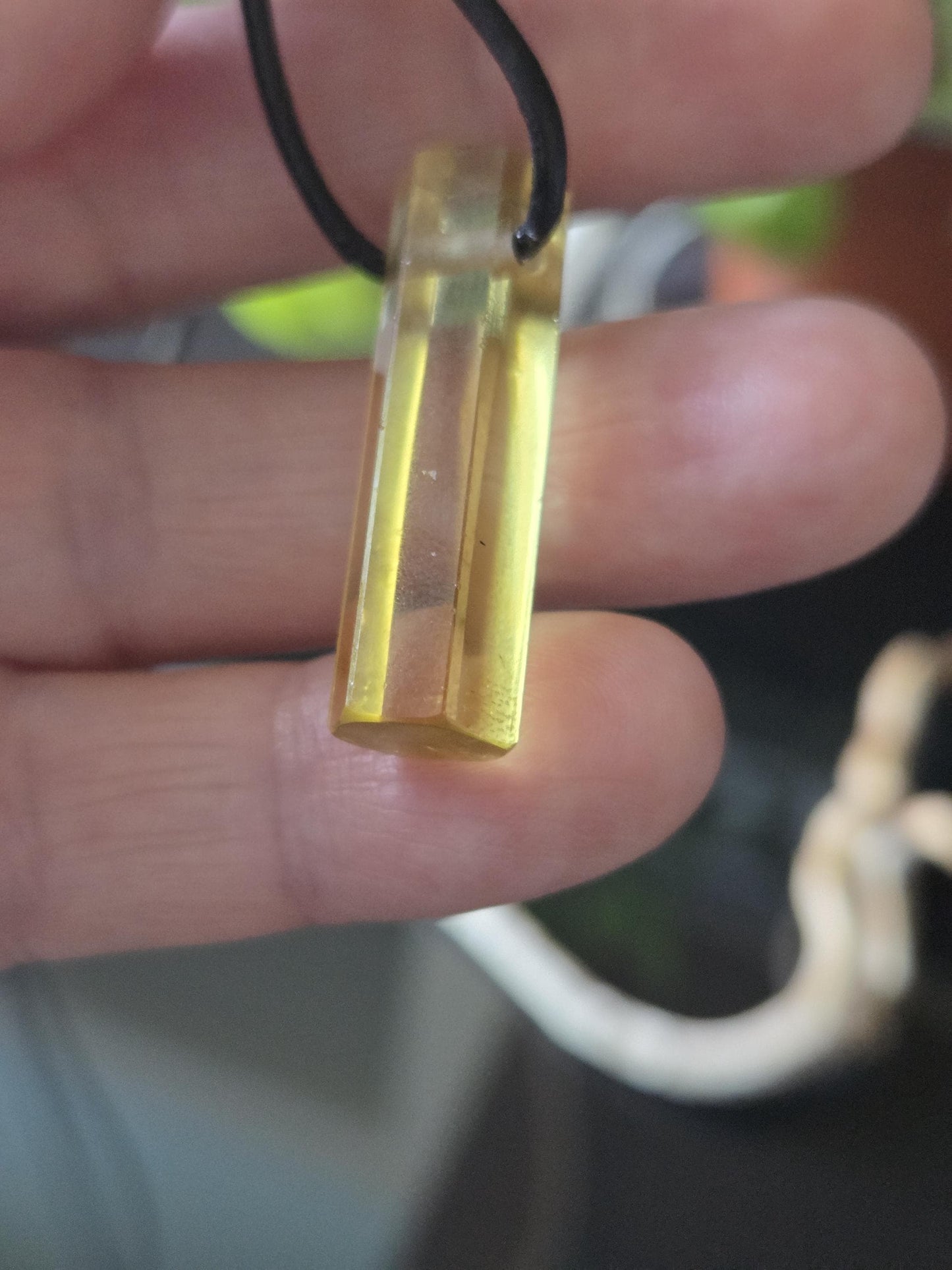 Seltener AAA Goldberyll Gold Beryll gelb Heliodor Kristall Stäbchen, Anhänger, 31 x 9 x 9 mm, gebohrt, an verstellbarem Lederband