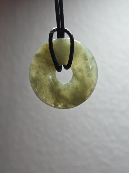 Echte Jade Burma Jade China Jade, Anhänger, Donut, 30 x 5 mm, an verstellbarem Lederband