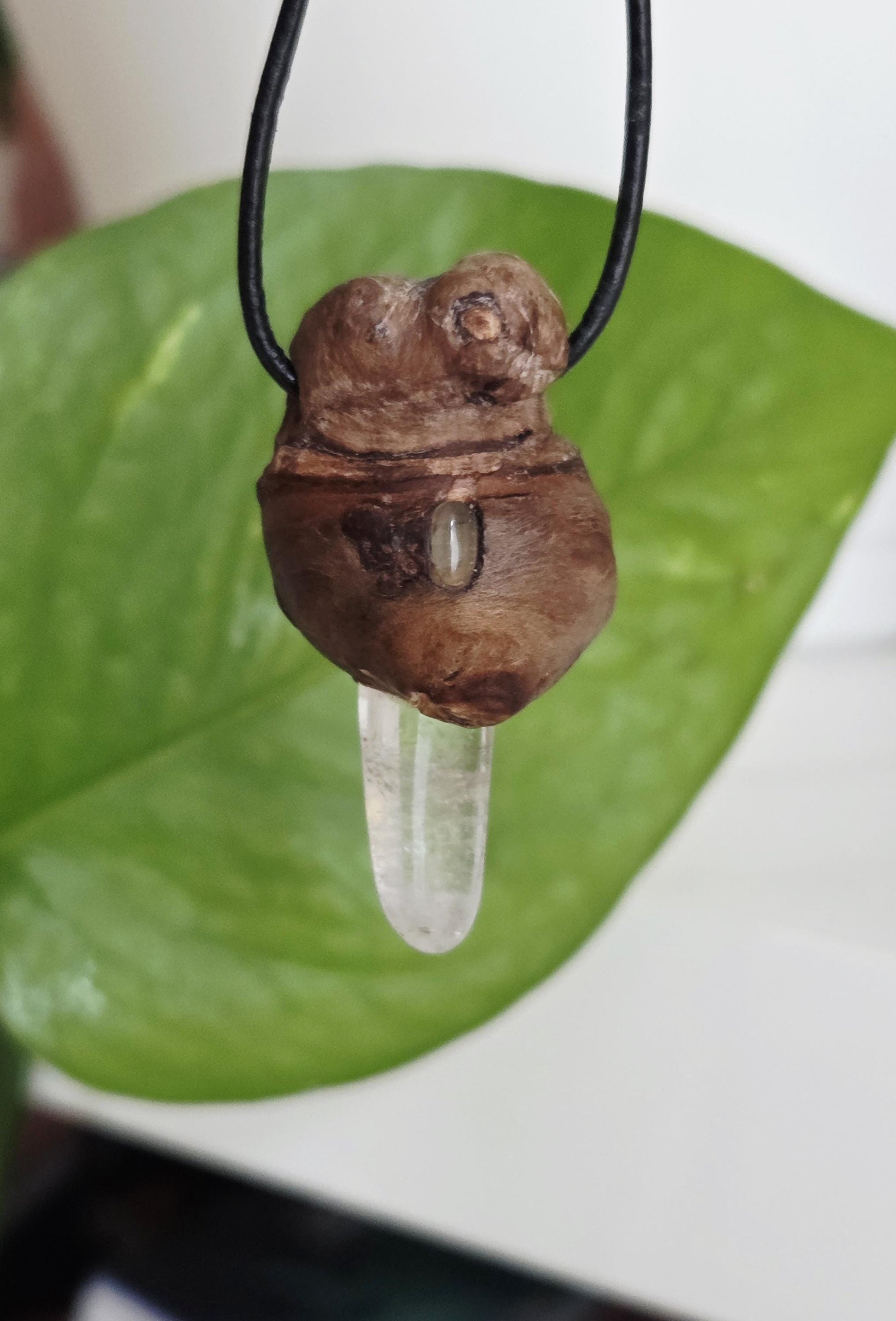 Baumperlen Anhänger der Buche mit Bergkristall und Citrin , Holz mit Anhänger mit Edelstein, 48 x 25 x 25 mm, an Lederband