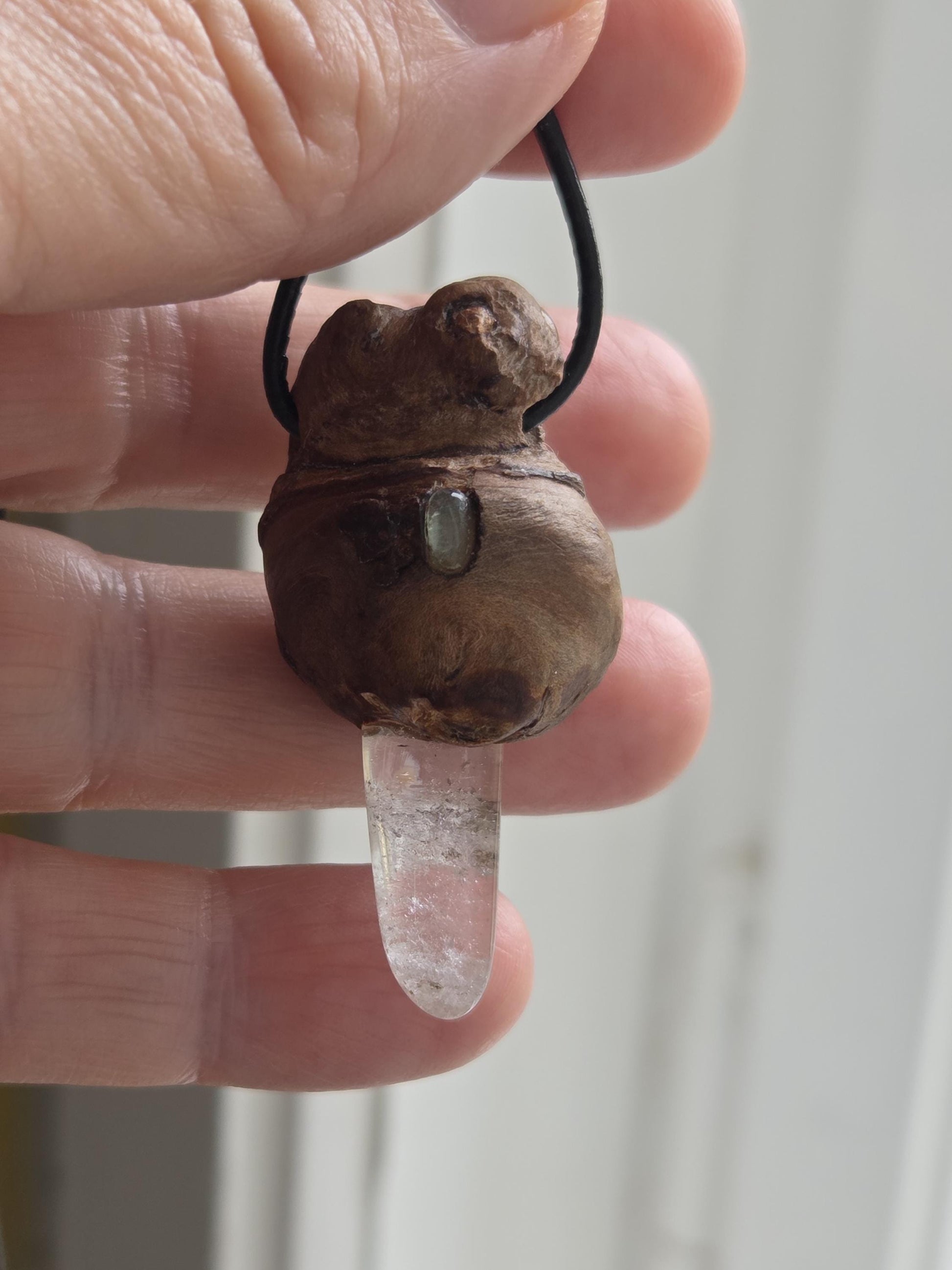 Baumperlen Anhänger der Buche mit Bergkristall und Citrin , Holz mit Anhänger mit Edelstein, 48 x 25 x 25 mm, an Lederband