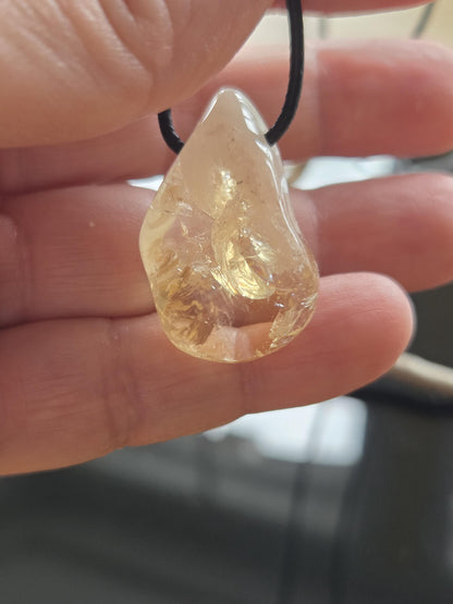 Citrin golden Healer Anhänger Bergkristall mit Citrin, 32 x 20 x 12 mm, gebohrt, an verstellbarem Lederband