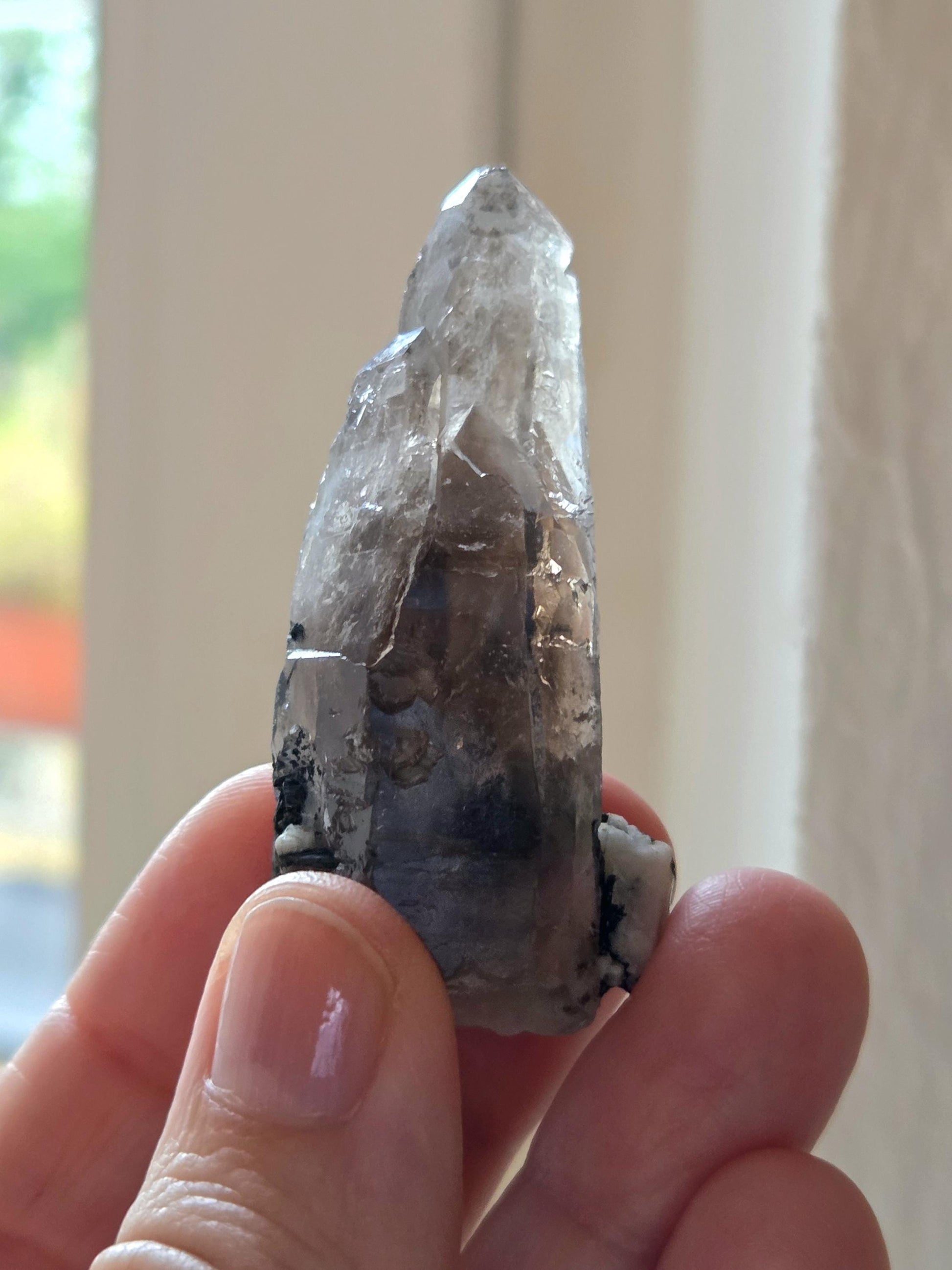 Rauchquarz Phantomquarz Kristall mit schwarzem Turmalin Rutil auf Quarz, Sammlerstein, Namibia